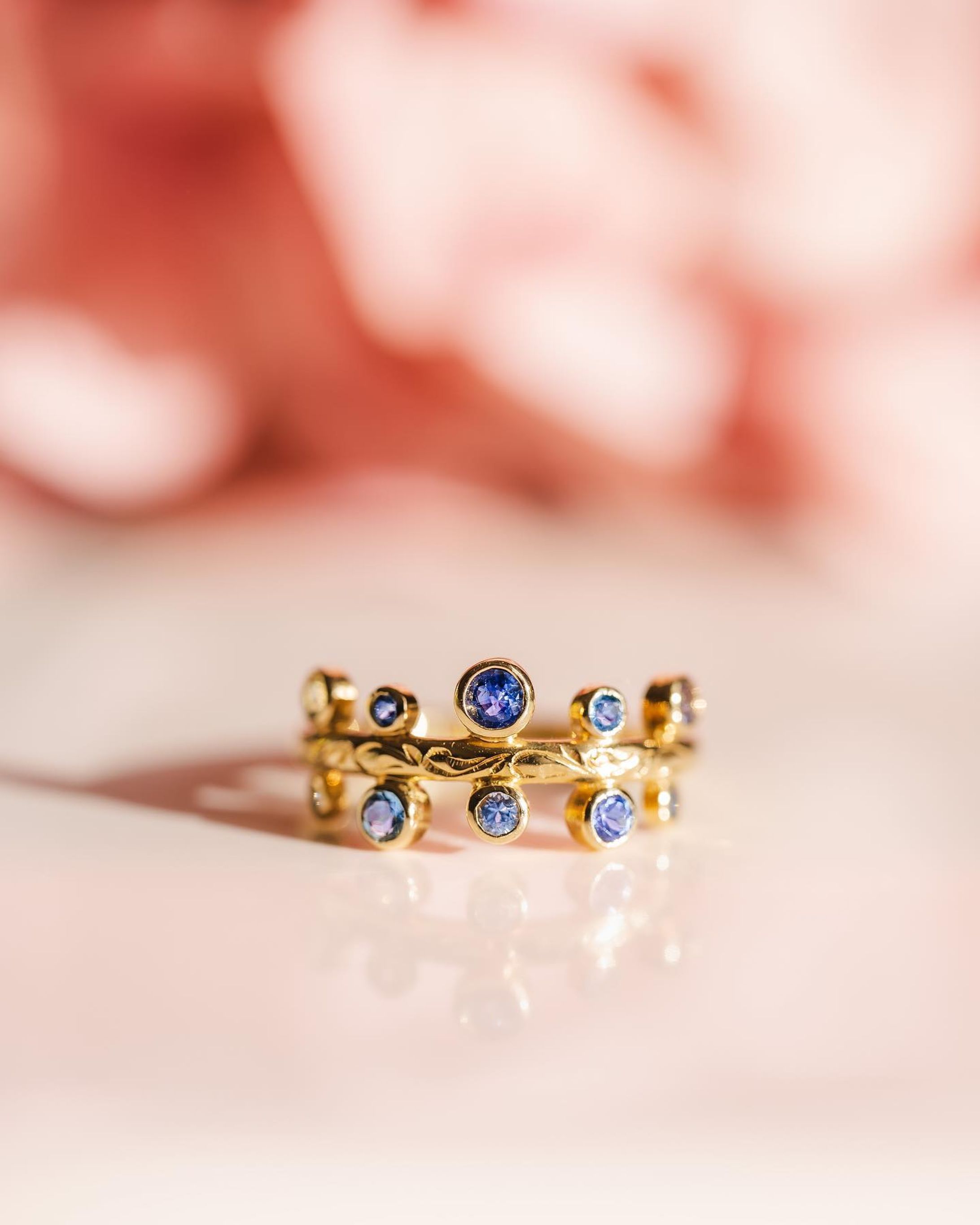 素敵なリング・・・❤︎

子供が産まれた奇跡をカタチに残せる、
特別なのに毎日使えるアイテムが揃う
@onestoryjewellery ❤︎

子供や家族の誕生石をセットしたリングを身につけられたら、最高のお守りになりそう。

こだわり抜かれたネックレスも素敵だけれど、
こういったリングもとっても素敵ですね❤︎

photo @hana_yaya_m
ring @onestoryjewellery 

#ベビーリング
#ベビーアイテム #ファーストジュエリー #ベビースプーン #プレママ #初マタ #イニシャルネックレス #たまひよ #プレママライフ #初マタライフ-1