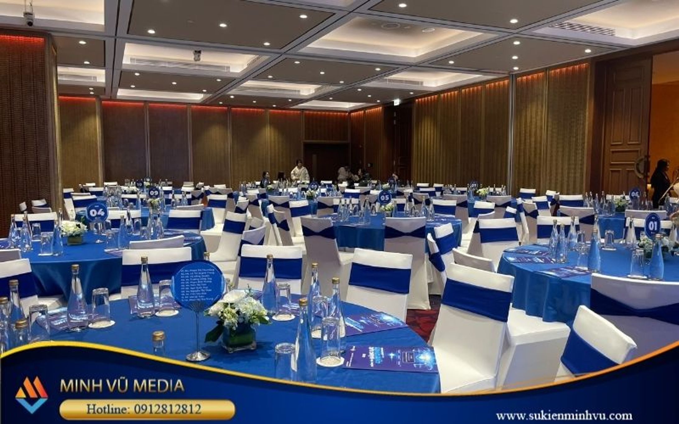 Cho thuê bàn ghế Quận 3 Giá Rẻ, Uy tín số 1-1