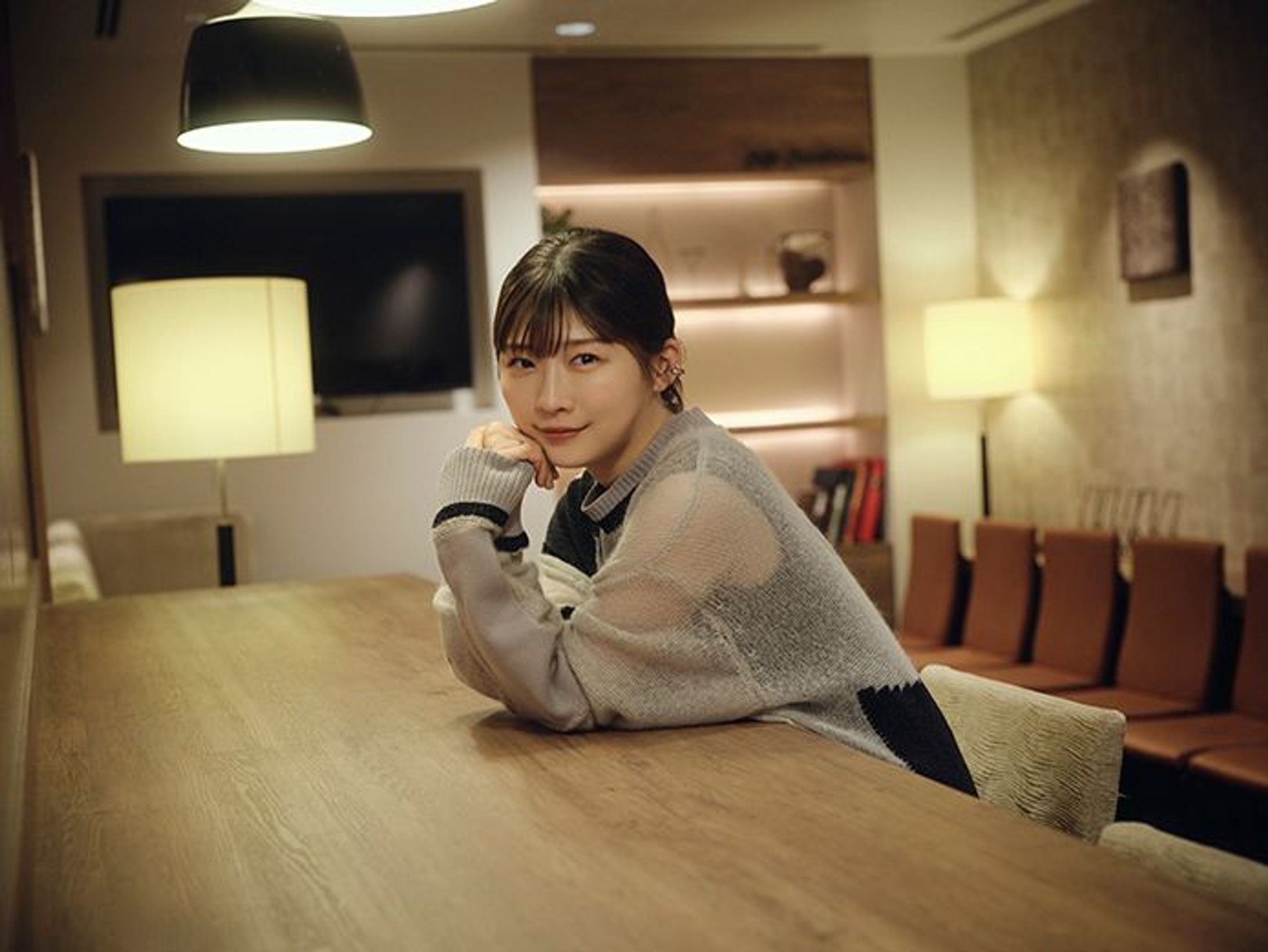 映画「爆弾」伊藤沙莉さんインタビュー 「それが果たして正義なのか」謎の予言男は問い続ける｜好書好日-1