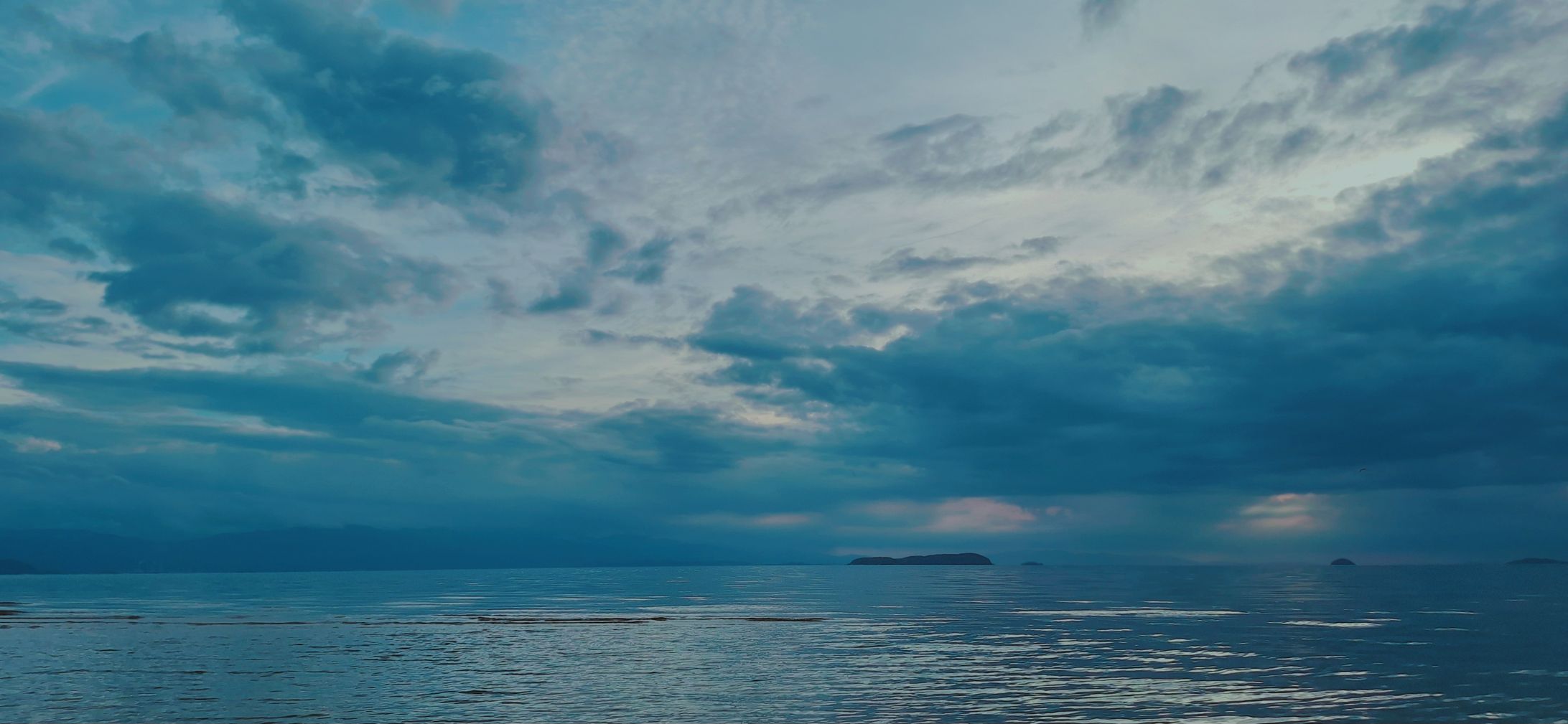 日の落ちた海-1