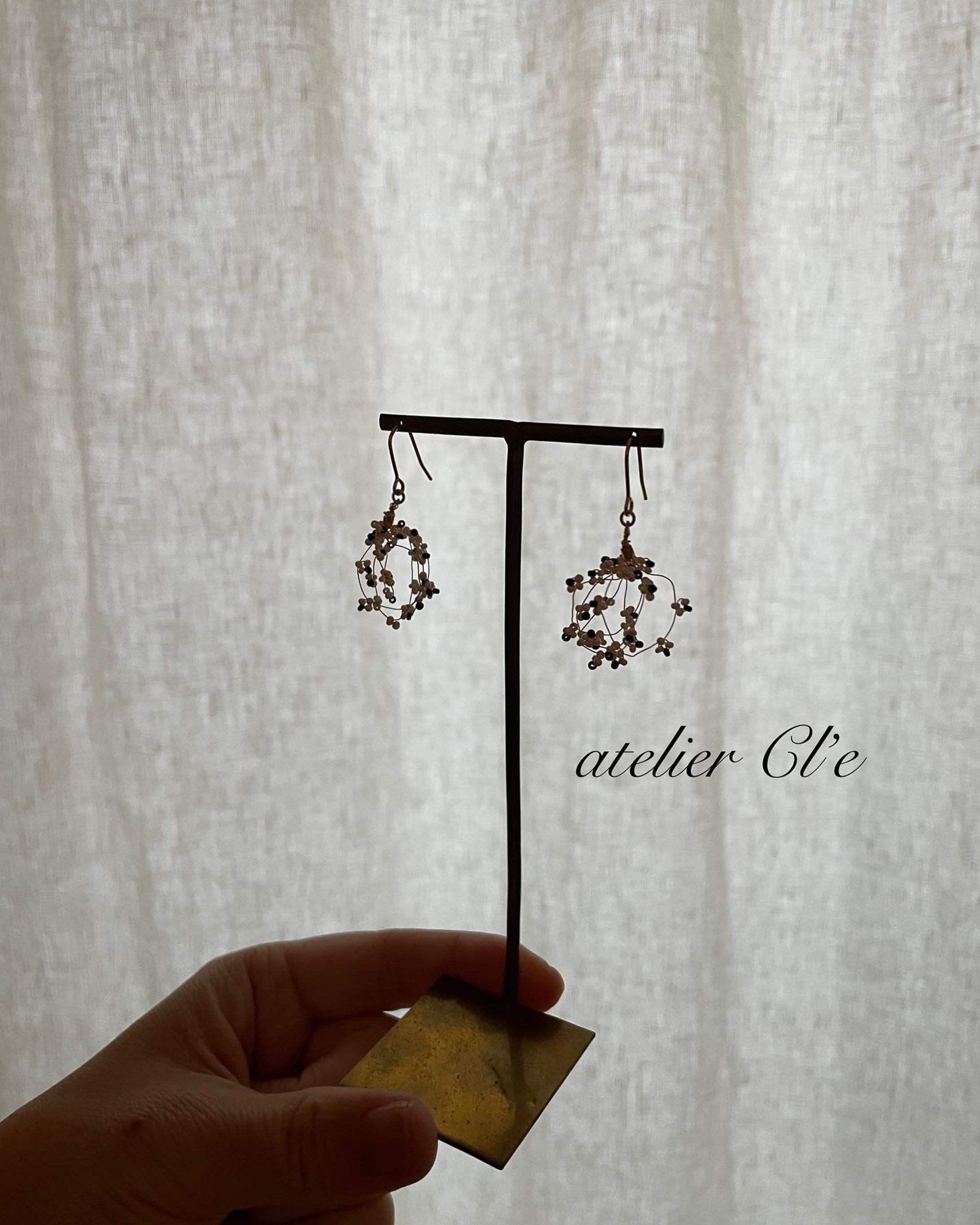 みんなでX‘mas
12/11に出展する
ソーシャルタワーマーケット
(オアシス21)では
クリスマスプレゼントにぴったりな
accessoryもたくさんお出しします🎄

今年最後の出店となります。
是非、名古屋栄の街へ
遊びに来てください。

-------------------

SOCIAL  TOWER MARKET 2022
<みんなでX’mas>
会場　栄オアシス21緑の大地(地上階)
住所　名古屋市東区東桜1-11-1
開催日　12/10(土)  11日(日)
atelier Cl’e は　11日のみ出店
ブース38番
11：00〜16:00
入場料無料

名古屋栄のオアシス21地上にて
1日のみ出店させていただきます。

クリスマスにぴったりな
アクセサリーや
暖かいお洋服などをご用意して
お待ちしています♪

#クリスマスイベント 
#クリスマス
#オアシス21 
#オアシス21イベント 
#ソーシャルタワーマーケット 
#洋服 
#クリスマスプレゼント
#プレゼント
#クラフトイベント
#アクセサリー
#accessory
#Xmas-1