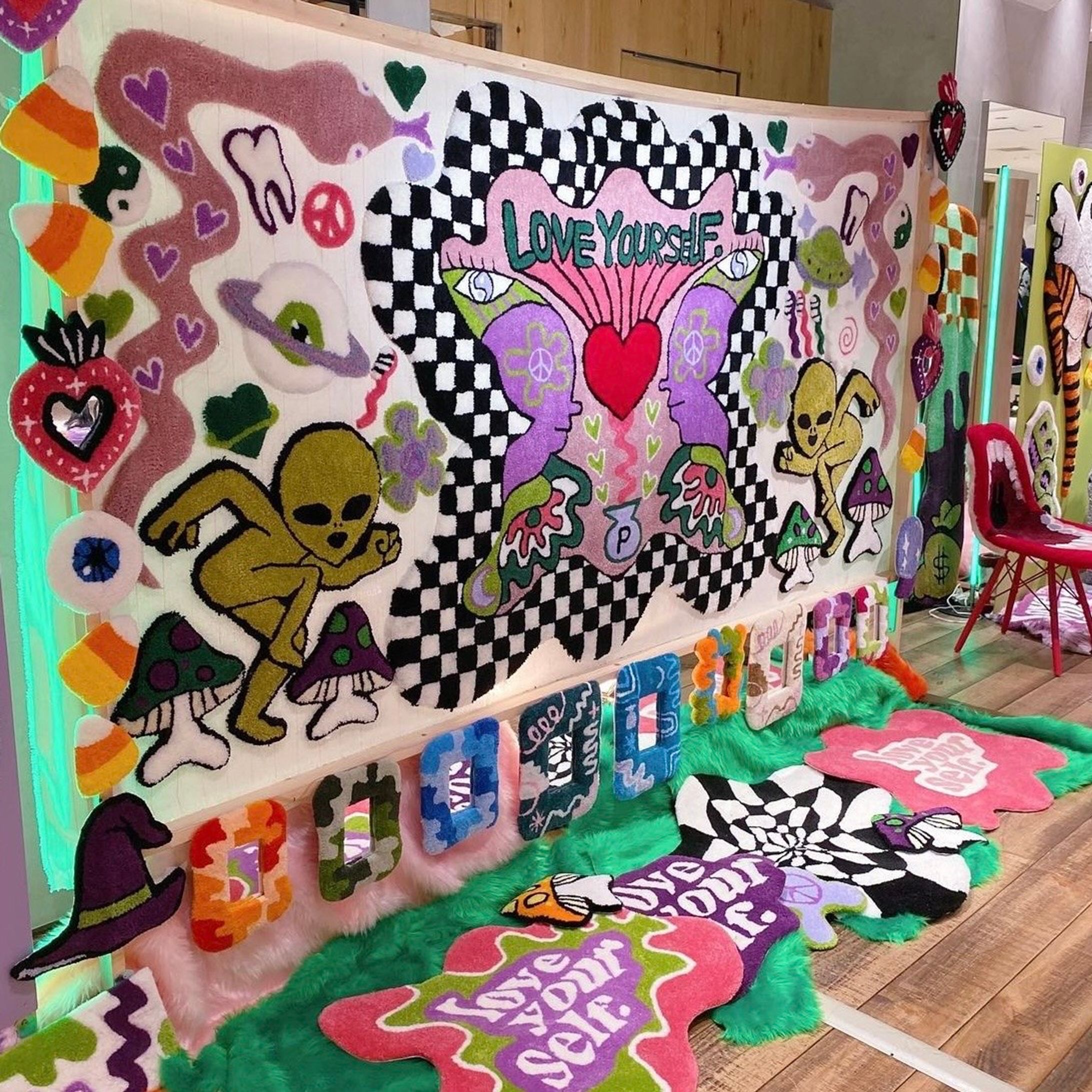 love yourself.展　新宿伊勢丹-1