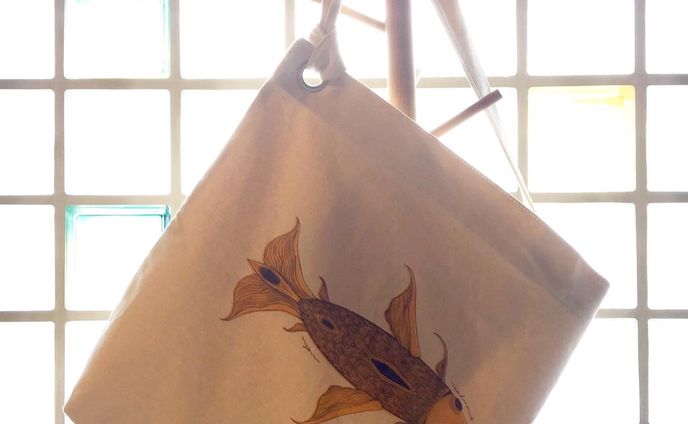 お誕生日プレゼントであげるためにビッグトートバッグを作りました。
可愛いね。

空想古代魚のさかなんちゅトートバッグ
いっぱい使って欲しいね。
#トートバッグ #トートバッグ好き #トートバッグ手作り #自作 #自作グッズ #グッズ