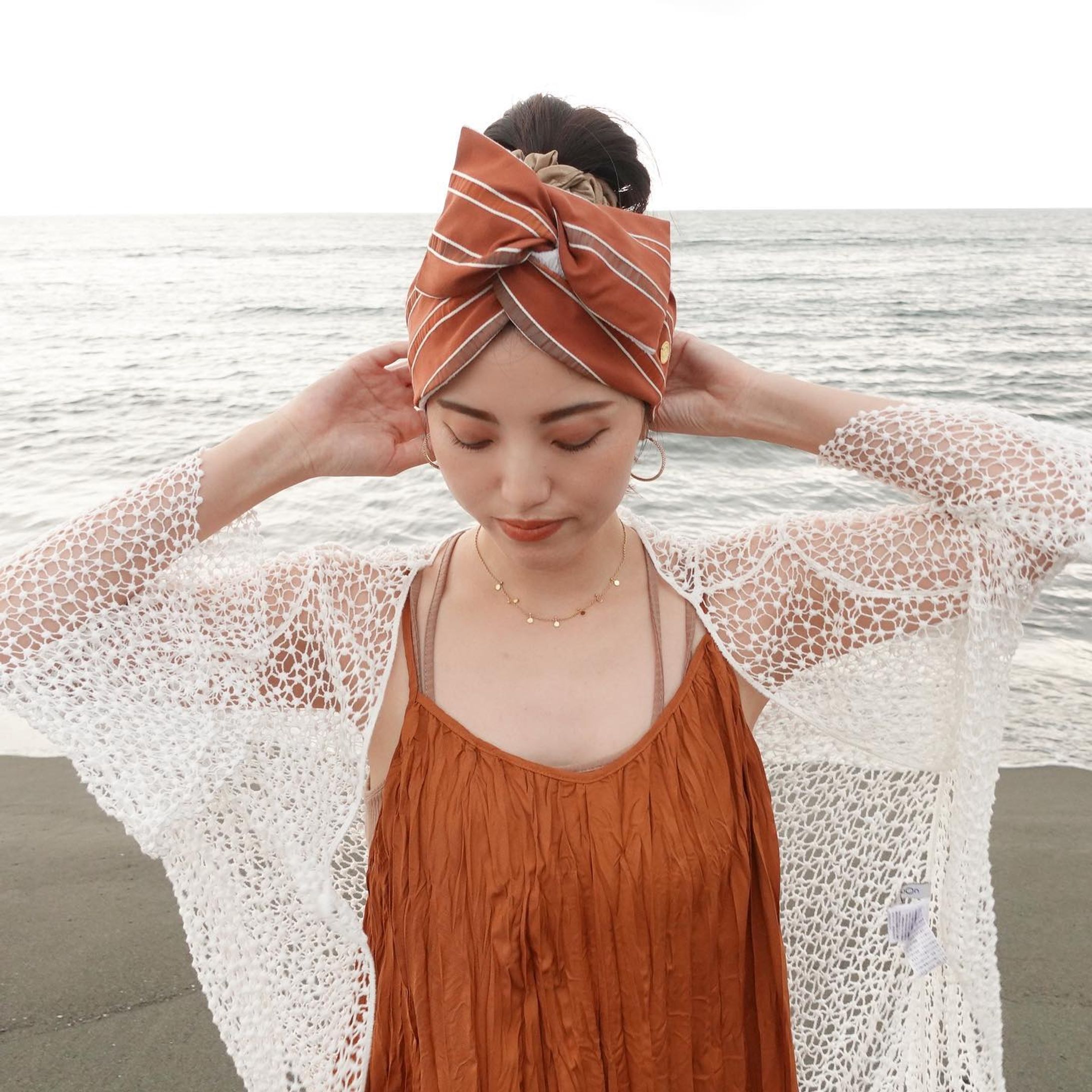 馴染み良いオレンジストライプとコットンシルクのリバーシブル🧡

お顔周りが明るくなって なんだか元気になれるカバーです☺️

✦ ✦ ✦ ✦ ✦ ✦ ✦ ✦ ✦ ✦ ✦ ✦ ✦ ✦ ✦

〰️𝑸 𝑷 𝑷 𝑨®︎ キュッパ〰️
𓇼𝑯𝒂𝒊𝒓 𝒄𝒂𝒓𝒆 𝒂𝒄𝒄𝒆𝒔𝒔𝒐𝒓𝒊𝒆𝒔湘南茅ヶ崎

🌿日々のビューティケアをおしゃれにラクにhappyに

҉  着せ替えワイヤーターバン
҉  国産洗えるシルクのナイトキャップ
҉  スクエアシュシュ・吸水ガーゼシュシュetc...

♥ 大人の身だしなみを簡単に整える
♥ 時短でおしゃれしたい方
♥ 使い心地の良いヘアアクセサリー
♥お子様用ナイトキャップをお探しの方
♥ 上質で永く使えるモノが良い
♥ 少し変わったプレゼントをお探しの方（プレゼント梱包無料です。）

🛒オンラインショップはプロフィールからご覧下さい。
🛍Creema＆minne で販売中
“QPPA®︎”で検索お願いします。

当店のナイトキャップは
兵庫県姫路市花田町上原田170-1
@emcafe
にてお取り扱いしております。

 ✦ ✦ ✦ ✦ ✦ ✦ ✦ ✦ ✦ ✦ ✦ ✦ ✦ ✦

#キュッパ #着せ替えターバン #着せ替えターバン #ヨガ#ヨガウェア#ターバンアレンジ #ターバン #ターバンヘア #ターバンコーデ #ヘアアレンジ #ヘアアクセサリー #ヘアアクセ #ヘアバンド#海 #湘南スタイル  #茅ヶ崎 #ヘアケアグッズ #時短ヘアアレンジ #ワイヤーターバン #ミニマルライフ#creema#minne#時短おしゃれ#大人の身だしなみ#ナイトキャップ#お子様ナイトキャップ#時短#コスパ#ヘアケア #shonan#shonan_time-1