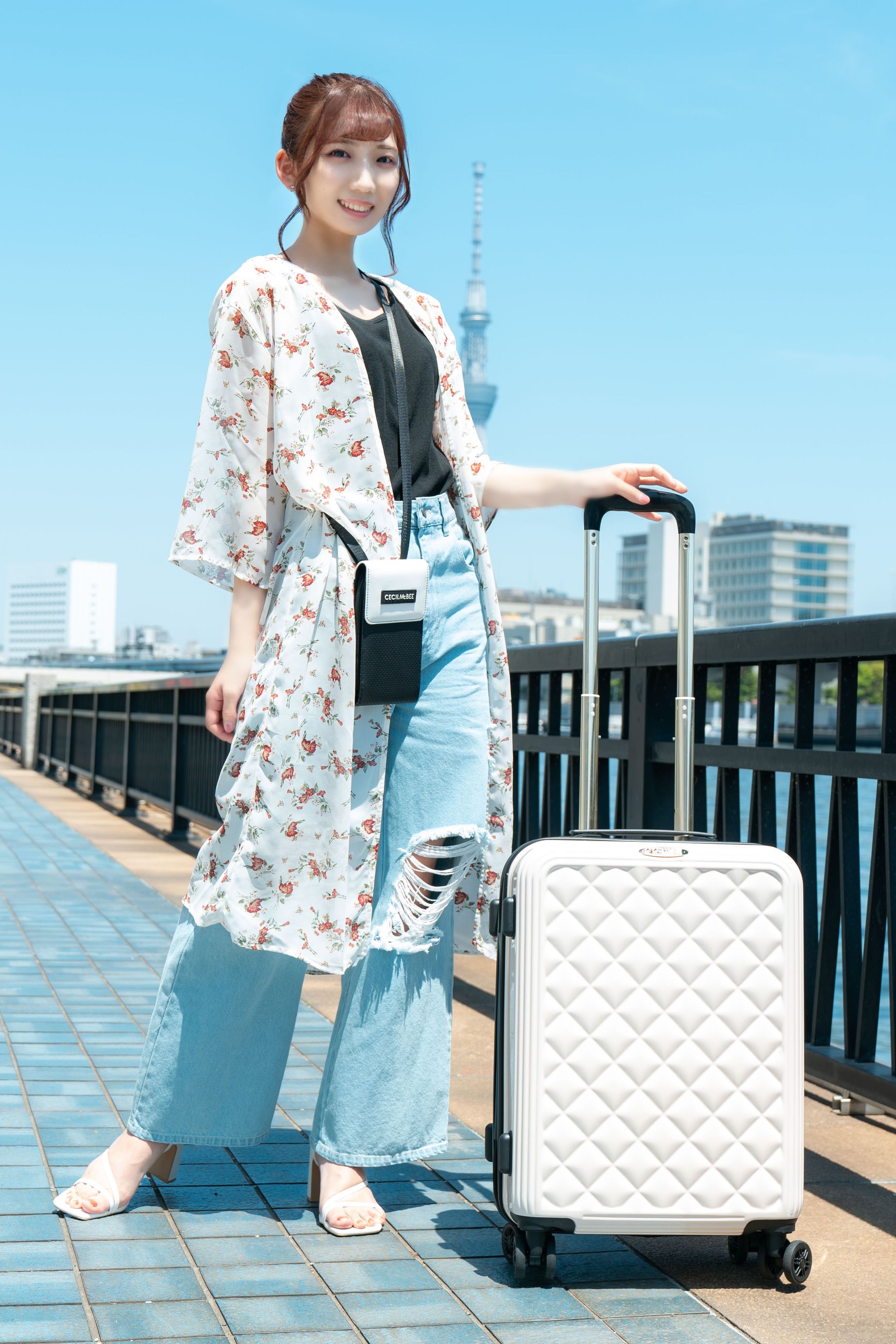 CECIL McBEE BON VOYAGE 渋谷駅ポスター-1