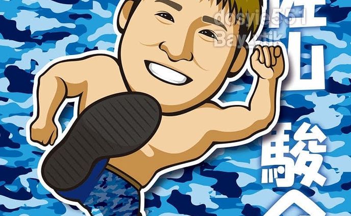 プロレスラーの佐山駿介選手 @yokohama_sym のグッズ用の似顔絵を描かせていただきました🎶
手のひらサイズのキーホルダーでーす⭐️
数量限定で試合会場にて販売です皆様宜しくお願いします～～と思ったら反響いただきお取り置き分で即日完売したそうです😂
嬉しいですね～✨早速追加分注文しました❗️
周りの皆様のご協力やご縁に心から感謝です・゜・(つД｀)・゜・ ちなみに佐山選手はバリバリのハマっ子ベイファン、パンツの柄が2015年スターナイトユニの柄になってるんですよ🎶.
.
#プロレス #プロレスラー #佐山駿介 #佐山駿介選手 #SYM #グッズ #キーホルダー #ファンアート #イラスト #illustration #絵 #picture #似顔絵 #portrait #デザイン #design #アート #art #ベイスターズ #横浜DeNAベイスターズ