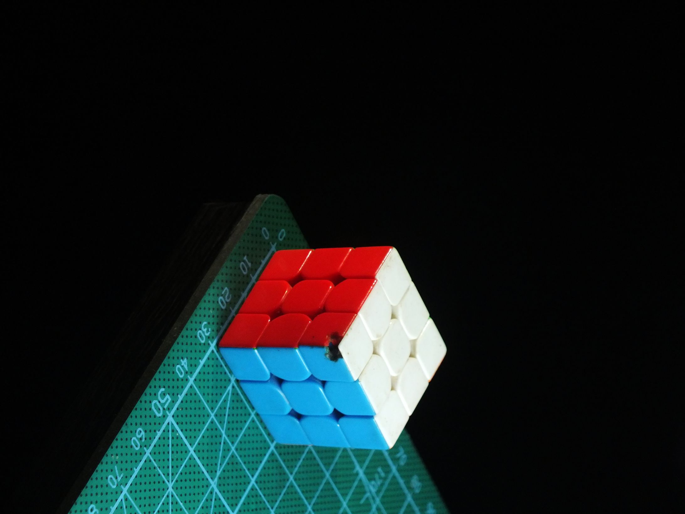 Broken edge Rubik Pohotography-1