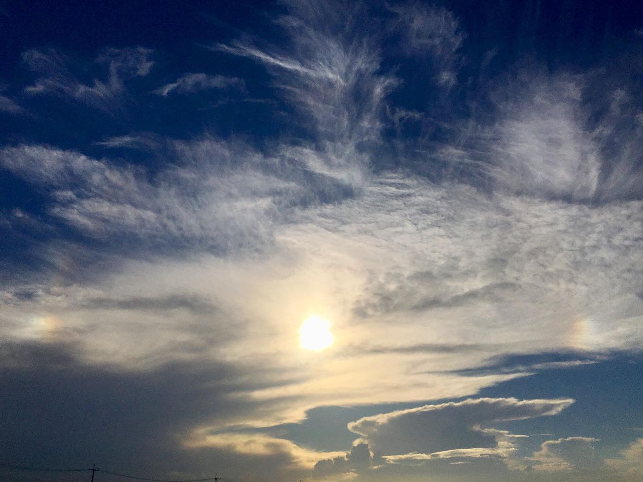 良い幻日を見られて、満足です。

#ファインダー越しの私の世界 #幻日 #太陽 #雲 #空 #気象現象 #景色 #インスタグラムジャパン #instagramjapan #parhelion #sun #cloud #sky #skyphotography #skyscape-1