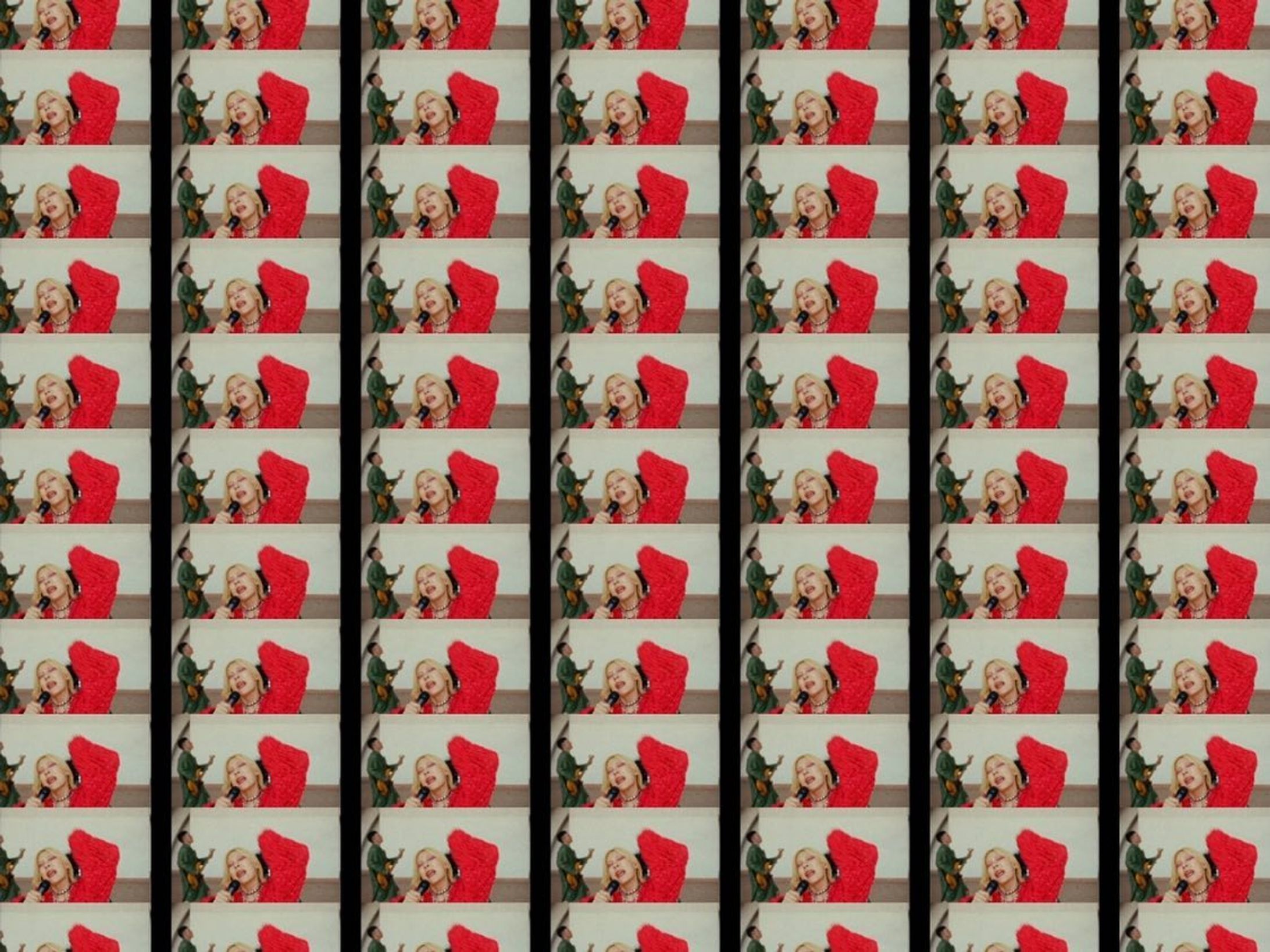 EVESKIG 2023 S/S Collection | Rakuten Fashion Week TOKYO 2023 S/S

@seveskig @nnoorrii____ 

映像を担当しました。

Cam Assistant :
Masaki Hayashi
Ikki Cho
————————————

誰もが被害者にも加害者にもなりうるネット社会、それに苦悩する人、それに爽快感を感じる人、SNS、ネット上の闇をテーマとしています。
特に著名人であればあるほど、誹謗中傷される可能性が高く、ネットリンチに遭い活動休止に追い込まれる事もあります。
毎日競って揚げ足を取り、最終的には自宅住所、家族構成、家族の写真、本人の写真をネット上に上げていく。
ゲーム感覚で人を貶めていくのです。
もちろん多少なりとも攻撃される様な事をしたのは事実ですが、限度を超えると、その言葉や行動が凶器になります。
衝動は収益のため、自己満足のため、承認欲求のため、SNSの「いいね！」の数、リツイートの数など。
恐ろしいのが、ネットリンチする人たちは、サイコパスでも殺人犯でもなく、ごくごく普通の人たちなのです。
行き過ぎた誹謗中傷をし、逮捕された人は皆決まって「こんな大ごとになるとは思わなかった」と口にします。
ネット上では顔が見えない匿名な分、愛情、嫉妬、二面性、バーチャル感、承認欲求、利己主義など、歪んだ感情を晒せるのだと思います。
リツイートボタン一つで人が傷つく可能性があると言う事を考えて欲しいです。
時代は違いますが、1998年に公開された『PERFECT BLUE』（今 敏監督 アニメ処女作）にもその断片が見て取れます。
人を愛しすぎるがゆえに凶器と化す心の闇。
この作品の時代のWebネットワークとしては、ブログぐらいしかありませんでした。
他人が勝手に『未麻の部屋』を作り、そこで偽りの情報を発信、それを元にファンが暴走してしまうと言う描写が描かれています。
2022年になった今でも同じ様な事が繰り返されています。
時代の闇を予感させる作品をテーマに取り入れることで、ファッションから警鐘を鳴らし思いとどまらせる事が出来ればと言う想いを込めたコレクションに仕上げます。

Music: Insomnia/Ganzhase @ganzhase
Movie: Keita Uchino @uchino_keita
Camera: Takako Kanai @coco_can_i
Stylist: Go Momose @go_momosee
Make-up: Toru Sakanishi @torusakanishi
Hair: Daisuke Mukai @mukai_daisuke

Ucary(Ganzhase Vocal) @ucary_valentine
Too shit(Ganzhase Drum) @too_shit
Ryochi(Ganzhase Bass) @ryoichikimura_ryochi
Kikuchi(Ganzhase Guitar) @chiikiku
Kota(Exiles) @kota_kmt
Jiji(Number eight) @sickjiji
Ryoma(Number eight) @ryoma_tanaka_
Kien(Pump) @kienryuu
Luicia(Pump) @lucia.o0
Toya(Pump) @18391o8
Viralboy(Stanford) @viral_booy
Myuki(Wolf) @tachimiroku
Toshi @toshihiko.tanaka.7
Hayashi

Special thanks

PERFECT BLUE
協力：株式会社マッドハウス、今 京子-1