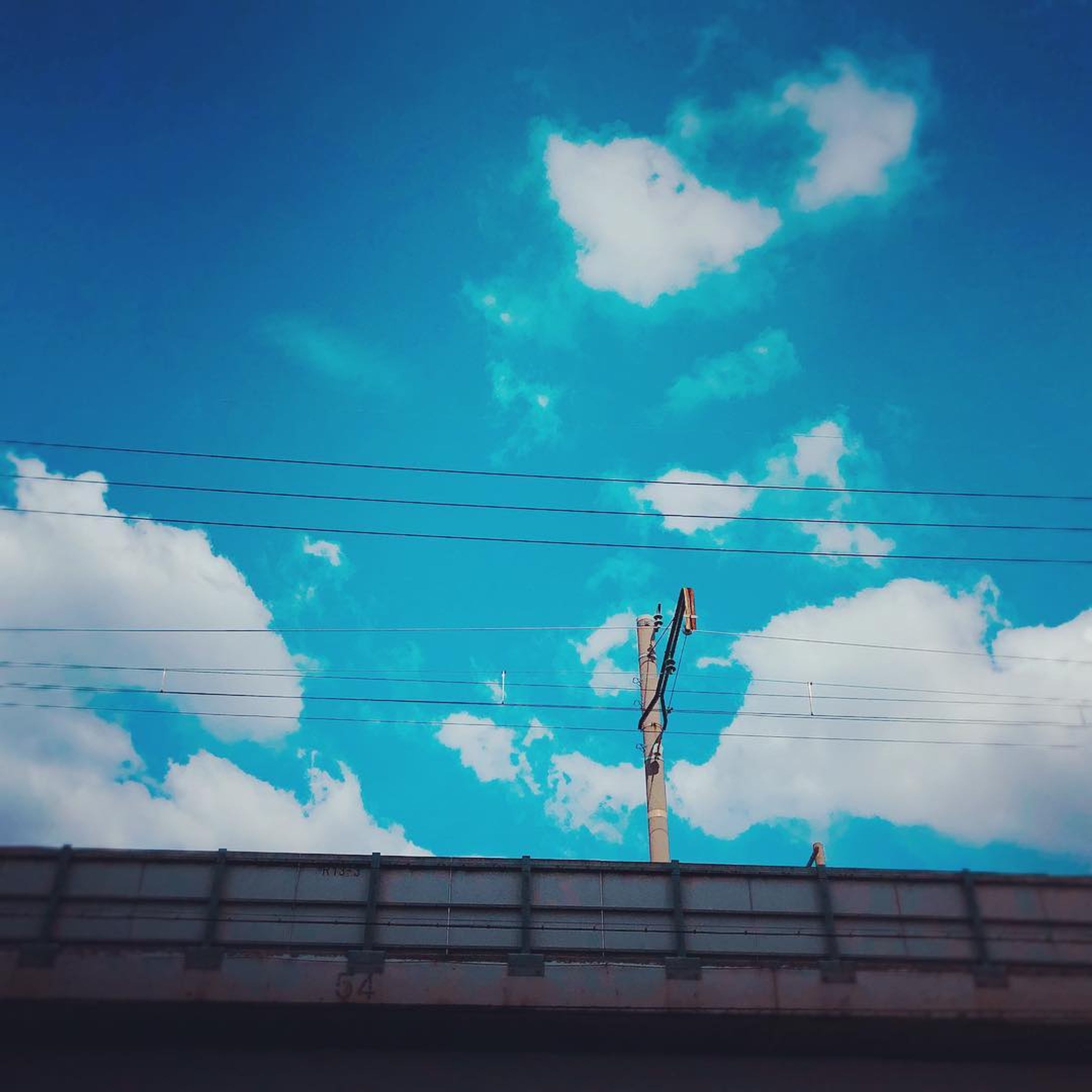 #sky#空#景色#phot #photooftheday #photography #青空#冬空 
KH3の新OP曲新ショートトレーラーが来まして、みんなしんでおります。3まで待つ期間の期待値を遥かに既に上回るトレーラーの数々が来て消滅します。(語彙力を奪うそれ)-1