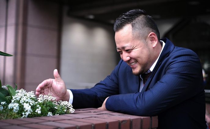 .
たまには違った雰囲気の色味📸

会社用のHPプロフィール写真
SNS用のプロフィール写真を
撮ってほしいとの事で
ご依頼いただきました。

僕が思っている
3倍は喜んでくれて
びっくり☺️

これでお客様から見た印象が
更に良くなって
お取引が増えると僕も嬉しい。
￣￣￣￣￣￣￣￣￣￣￣￣￣￣￣￣￣
#xe4 
#fujifilmx_jp
#fujifilm_street
#life_with_xseries
#fujilovers
#fujifilm_jp 

#fujilove
#fujilovegear 
#fujilovers 
#fujixpassion 
#fujixlovers
#fuk_camculb 
#fuk_cameraclub 

#富士フィルム
#福岡写真部 
#福岡写真好きな人と繋がりたい 
#富士フィルムxe4 
#富士フィルムのカメラ好きな人と繋がりたい

￣￣￣￣￣￣￣￣￣￣￣￣￣￣￣￣￣