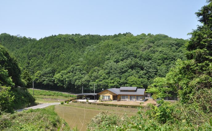 こんな緑に囲まれた場所から発信