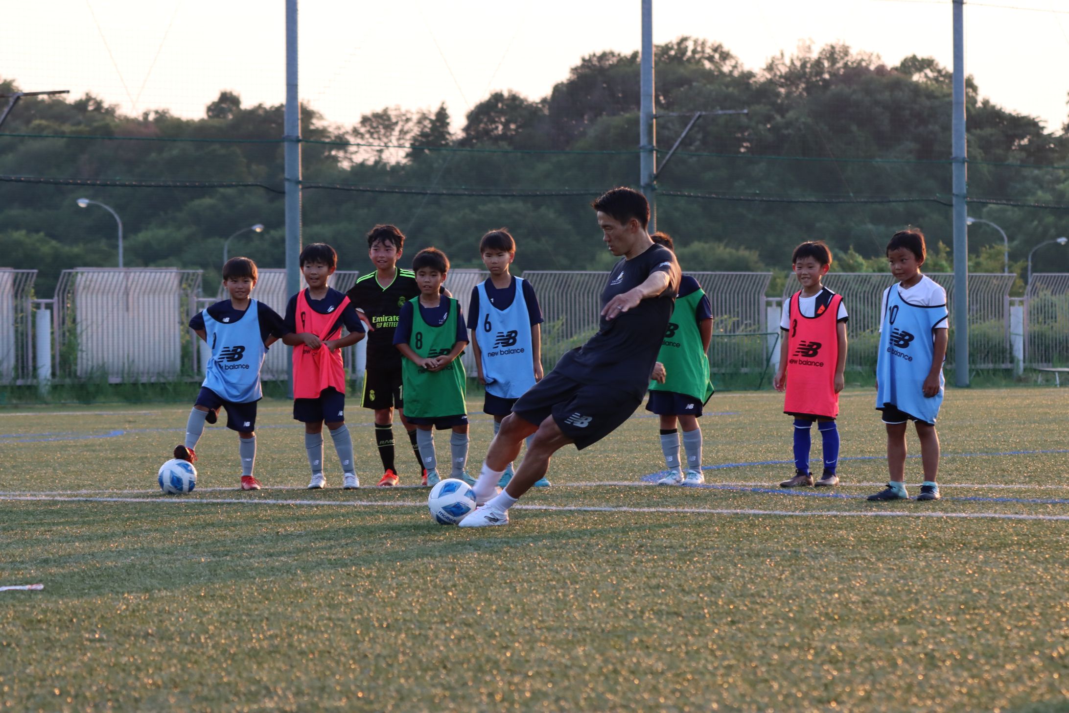 サイトの写真は実際に体験会へ伺い、サッカーアカデミーのスタッフ、プレーをしている子供たちの写真を撮影しました。