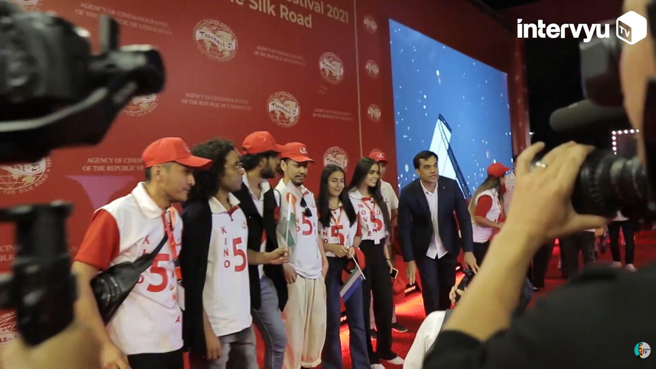 World stars took to the glamorous red carpet in Tashkent '21 (In part) @intervyuTV (YT - 2.22M)-1