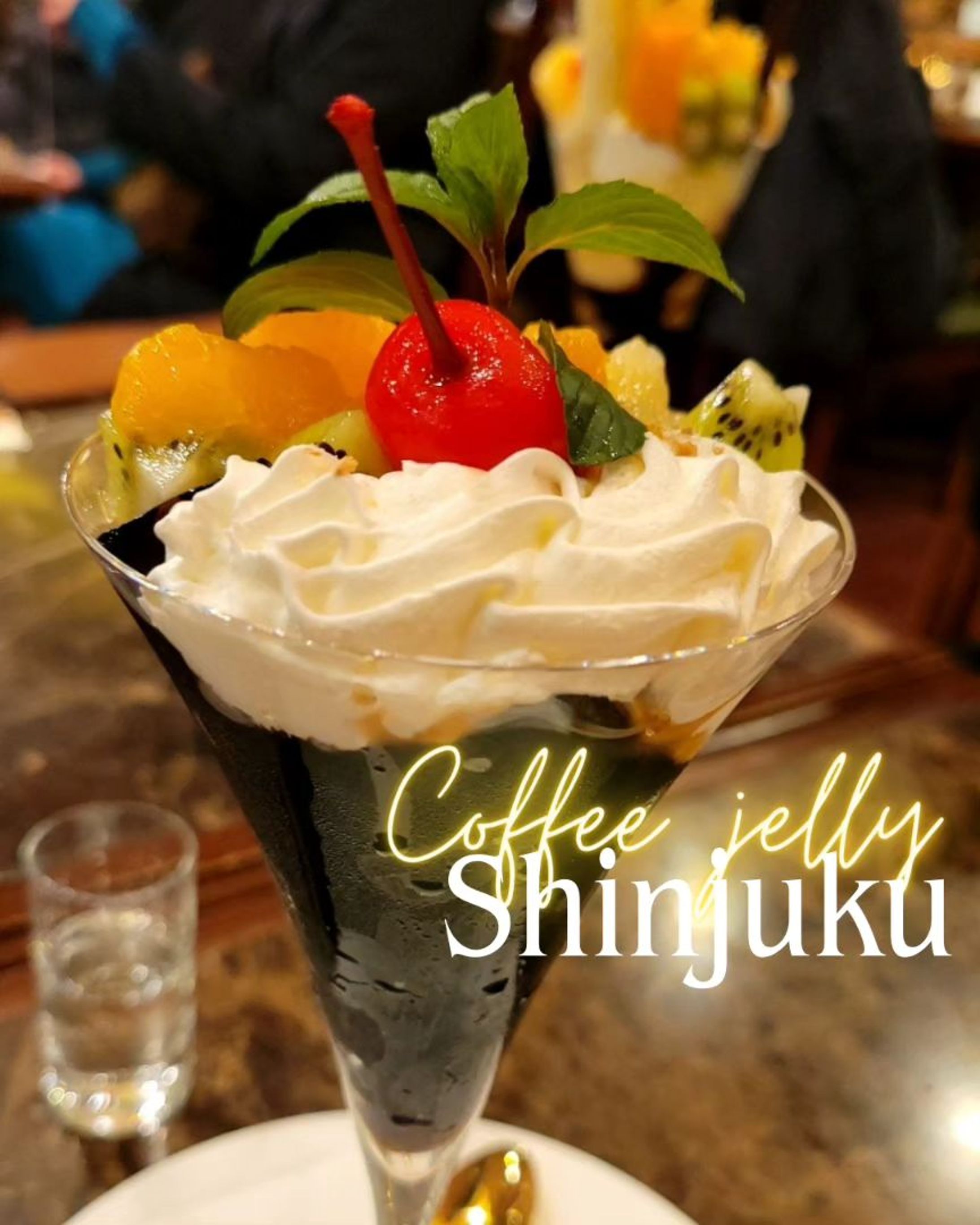 ✼••┈┈┈┈••✼••┈┈┈┈••✼
🌼珈琲貴族エジンバラ　　新宿三丁目

新宿でお喋りしたりないとき、一人でゆっくり過ごしたいとき、レトロな雰囲気を味わいたいときにおすすめなのがこちら🫶
24時間無休なので新宿周辺ならここを知ってると、終電逃しても安心感ありますね◎
また、喫茶店の食べログ百名店に選ばれた由緒正しいお店です。
入った瞬間にレトロな雰囲気に包まれる素敵な喫茶店です！

東京メトロ・都営新宿線 新宿三丁目駅 C4 徒歩1分
JR線 新宿駅東口 徒歩6分
西武新宿線 西武新宿駅南口 徒歩9分　

新宿三丁目駅から192m

※24時間営業

無休

予算	
￥1,000～￥1,999
カード可

（VISA、Master、JCB、AMEX、Diners）
電子マネー可

（交通系電子マネー（Suicaなど））
QRコード決済不可

✼••┈┈┈┈••✼••┈┈┈┈••✼
#新宿
#珈琲貴族エジンバラ
#珈琲貴族
#喫茶店巡り 
#レトロ喫茶-1