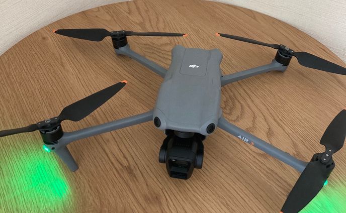 弊社所有ドローン　DJI AIR3