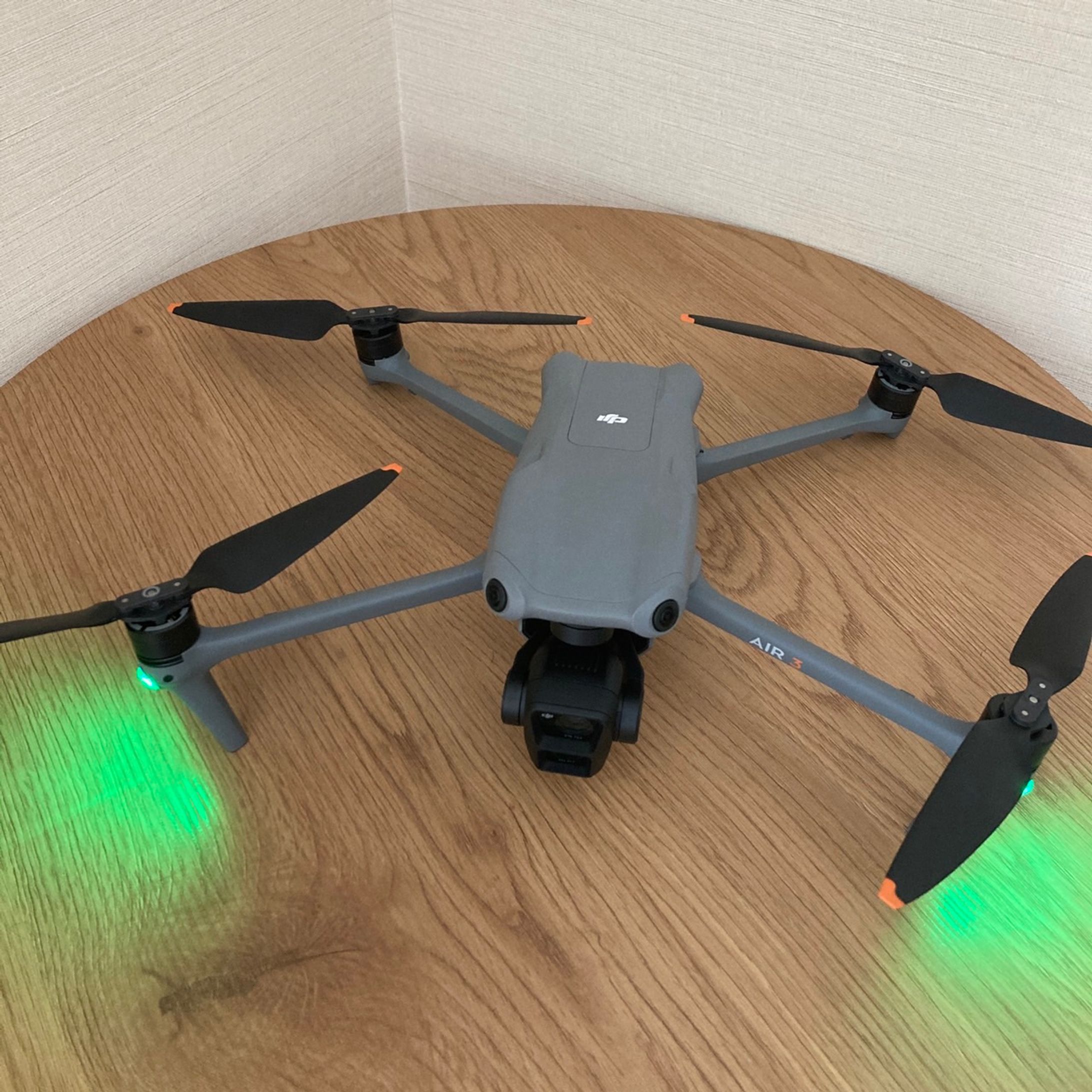 弊社所有ドローン　DJI AIR3-1