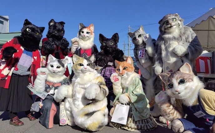 日本各地に出現…話題の超リアル「猫着ぐるみ」いったい誰が作っているの？　意外なプロフィールと製作の舞台裏、ただいま後継者募集中