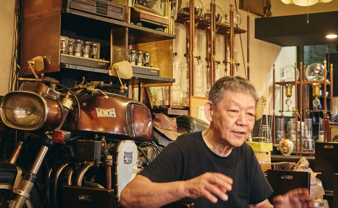 おなじみ：1杯12万円の熟成コーヒー、お土産は誰かのブロマイド。『たしなむコーヒー』の探究者「ザ・ミュンヒ」