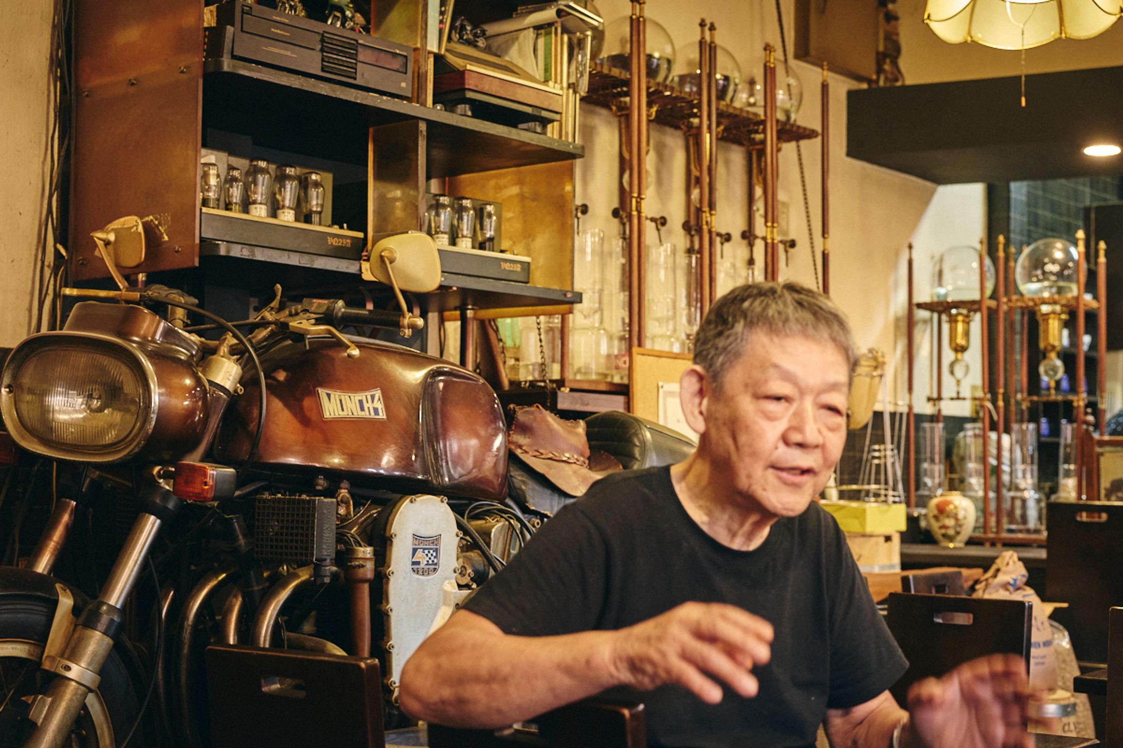 おなじみ：1杯12万円の熟成コーヒー、お土産は誰かのブロマイド。『たしなむコーヒー』の探究者「ザ・ミュンヒ」-1