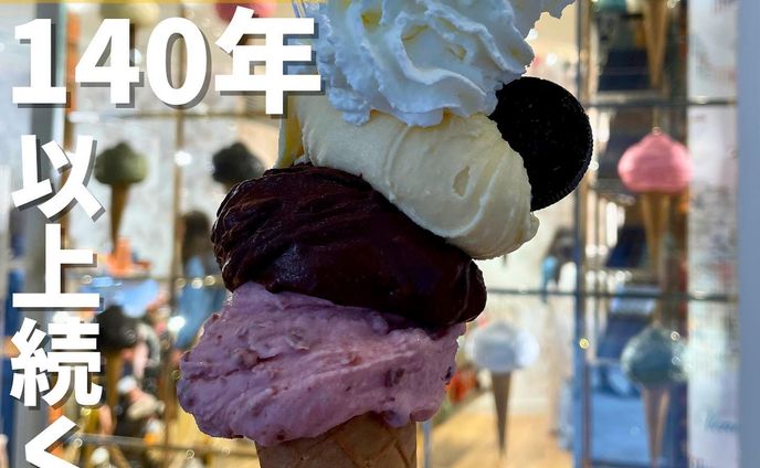 [毎日投稿]店舗情報↓↓
他の投稿はこちらです！▶︎ @taiki_gourmet 
「保存」で後で見返せるよ👀フォロー&いいね👍&コメントお待ちしております🤗
---------------------------
今流行りのお洒落なジェラートを食べてきたよ😋

《ポイント》
◆ 創業140年以上の歴史を持つイタリア発のチョコジェラテリアVenchi（ヴェンキ）のジェラートが可愛い💕
◆なんばパークス内に2022年9月9日(金)大阪エリア2号店！がオープン🚩
◆ インスタ映え間違いなしのお洒落なジェラート🍦

《今回のご注文》(税込)
 ¥1,188  レゴラーレ(3フレーバーまで)
 ＋¥108  ホイップクリーム

3フレーバー：下から①ストロベリーストラチャッテーラ、②チョコビア75%、③ヴェンキクリーム

ジェラートは、カップとコーンタイプの2種類から選べて2フレーバーまでのピッコロ、3フレーバーまでのレゴラーレ、4フレーバーまでのグランデと3種類のサイズに分かれてます❗️
今回はインスタ映えを狙ってレゴラーレにしましたが、正直言って量的にも値段的にもピッコロで十分だったかもしれません😅
外(この日は最高気温25℃)で食べましたがジェラートが溶けやすいので、結局一気に食べることになってしまい味わうことができませんでした😵
しかも真っ直ぐジェラートが盛り付けられていなかったので大変でした💦
肝心のお味は、さすが老舗チョコジェラテリアのジェラートとあって、めちゃくちゃお洒落で美味しかったぁーーー😋

〇⚫︎〇⚫︎店舗情報〇⚫︎〇⚫︎
📍：Venchi（ヴェンキ） なんばパークス店
　　　大阪府大阪市浪速区難波中2-10-70 なんばパークス2F
🚉：南海電鉄 「なんば駅」徒歩3分
　　地下鉄御堂筋線 「なんば駅」徒歩5分
  地下鉄千日前線 「なんば駅」徒歩7分
📞：06-6684-8012
🕘：11:00～21:00
💤：日曜営業
💰：¥1,000前後
他 ：予約不可、個室無
---------------------------
#venchi #ヴェンキ #ヴェンキジェラート #グルメ #グルメ好きな人と繋がりたい #なんば #難波 #なんばパークス #チョコ #ジェラート