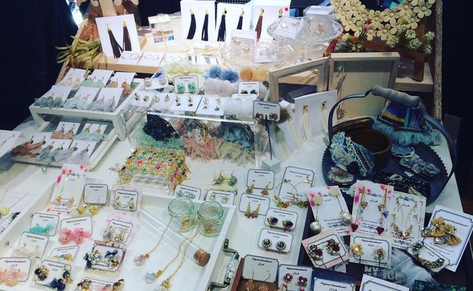 .
昨日、ご購入してくださった方や
お店をご覧になられた方ありがとうございます💖💖
ちょこちょこ売れているので早い者勝ちです✨
一緒に出しているsaccyeの作品もかわいいです❤️
・
本日11時よりOpen致します❤️
18時までですのでご注意下さいませ🙈
・
専門学校 ヒコ・みづのジュエリーカレッジ大阪
場所:〒550-0014  大阪市西区北堀江2-14-3
最寄:長堀鶴見緑地線 西大橋 3番出口 徒歩5分
電話:06-6537-4333
日時:10/30(日)11:00〜18:00
・
今日は誰か来てほしいなっ❤️
終わるまで連投なったらすみません🌚
#ハンドメイド#アクセサリー#ミナミ#大阪#学祭#silver#シルバー#ビーズ#真鍮#ヒコみづのジュエリーカレッジ大阪#yUu*#saccye#昨日楽しい1日でした#幸せな時間#やっぱり#ヒコ#大好き#飲み会#終始爆笑#もう死んでもいい#って思った