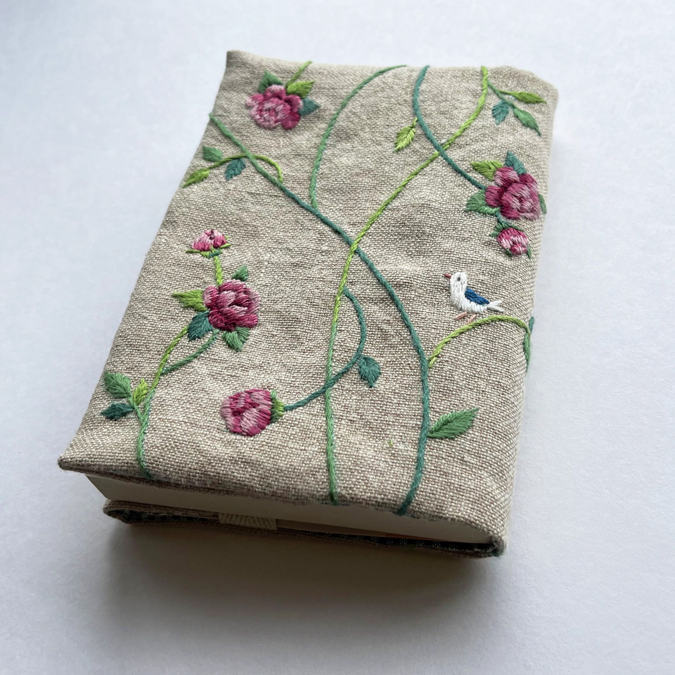 つるバラ刺繍ブックカバー-1