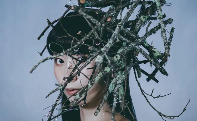 HUMAN / 鎌野愛 