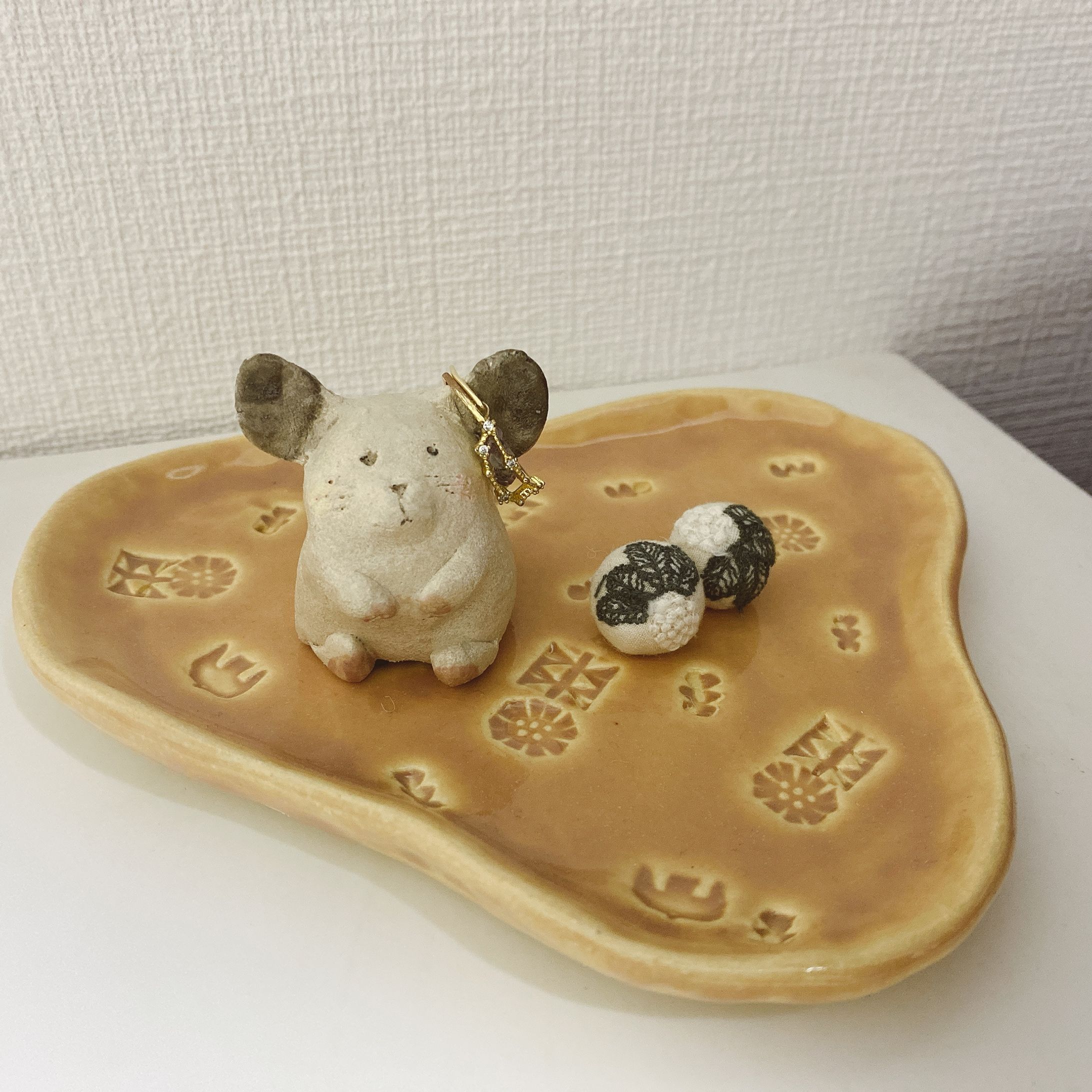 Pottery chinchillas -1