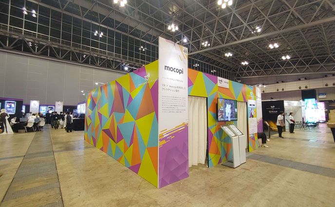 mocopiを使ったVRアトラクション「幻想の迷宮」　ブース、グラフィックデザイン