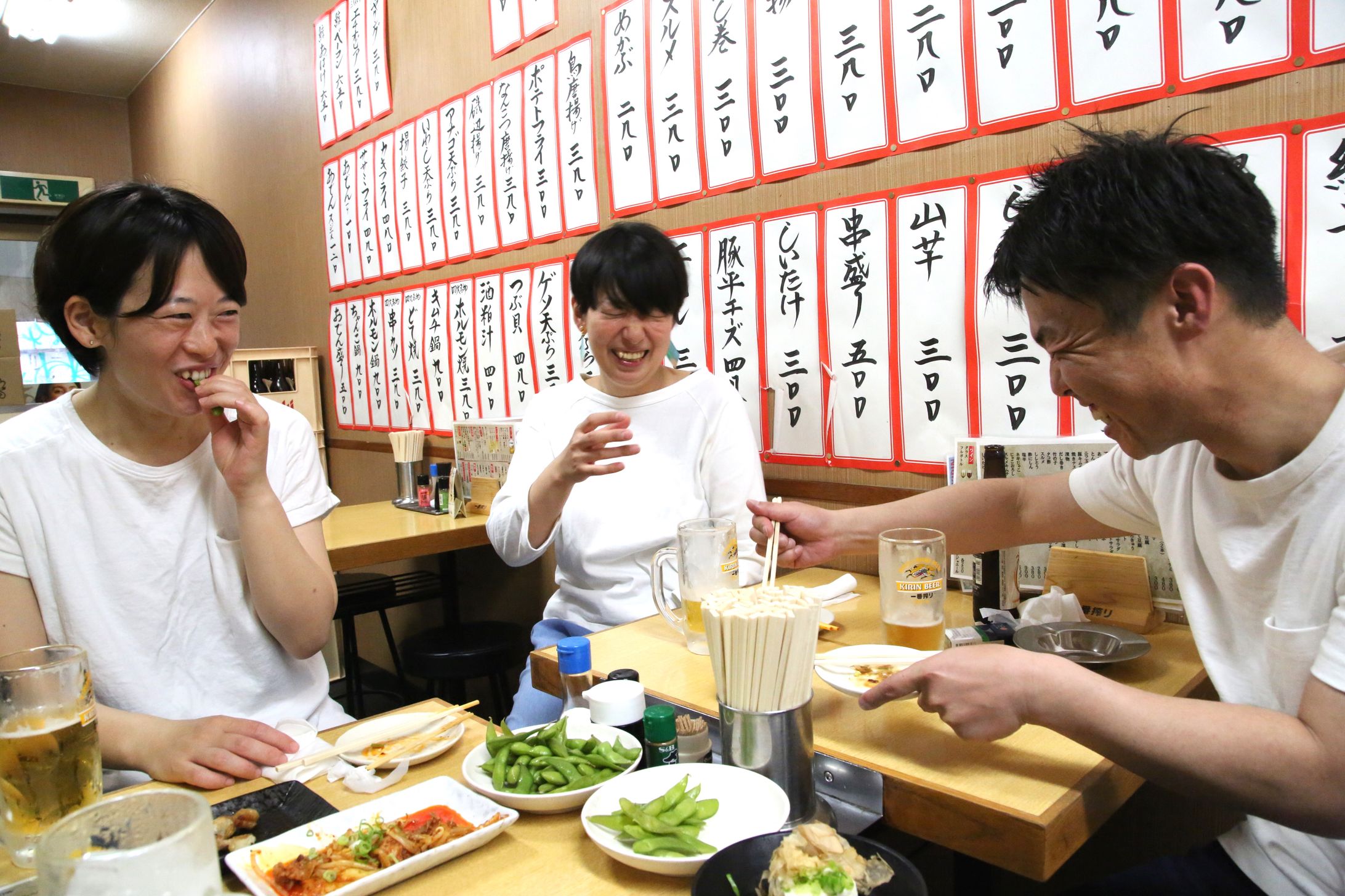 ホーガン紙 アーティスト写真-1