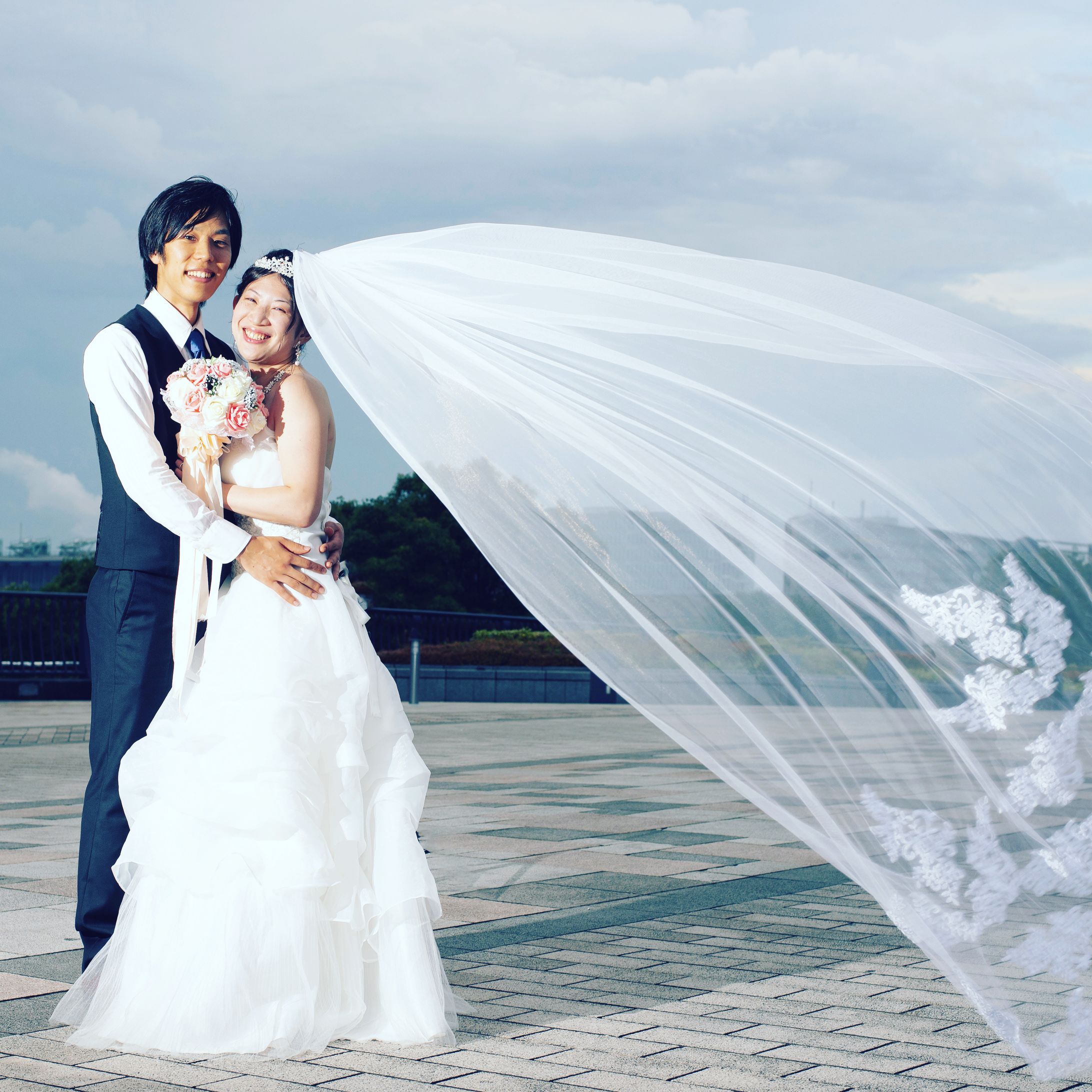 結婚式後 幸せな二人-1