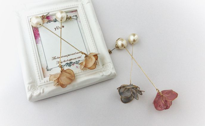 くすみカラーのお花ピアス/イヤリング