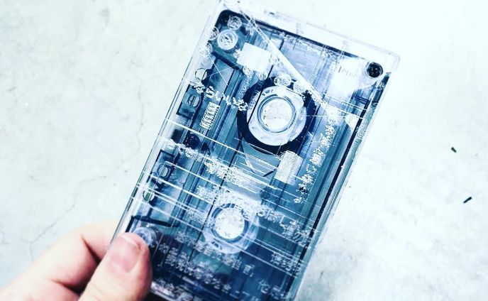 カセットテープに録らせた彫刻
.
.
.
#art #artwork #instaart #instaartwork #taperecording  #cassettetape #clear #productdesign #myart #japan #japanese #chinese #arting #myartwork #cool #instacool #accessory #creative #creator  #アート #作品  #デザイン #透明 #制作 #試作 #ネックレス #アクセサリー #カセットテープ 
#colorlessworld