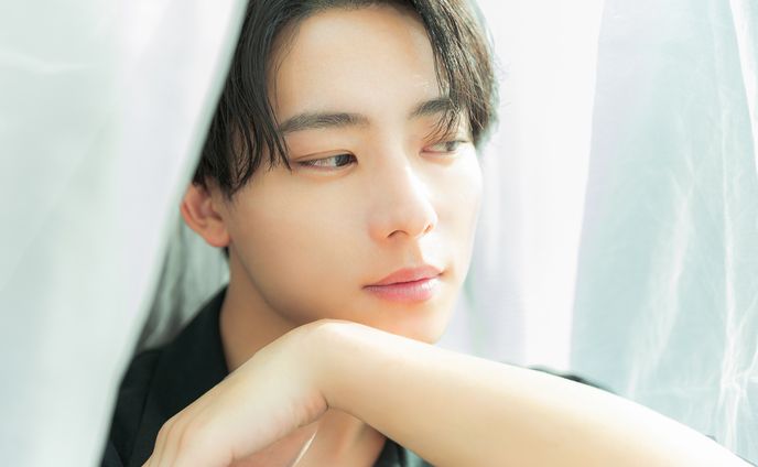 朝ドラ『虎に翼』に出演中の俳優・井上祐貴の素顔に迫る！「井上祐貴にやらせてみたいと思われるような俳優になりたい」＜Emo!注目のイットボーイ＞