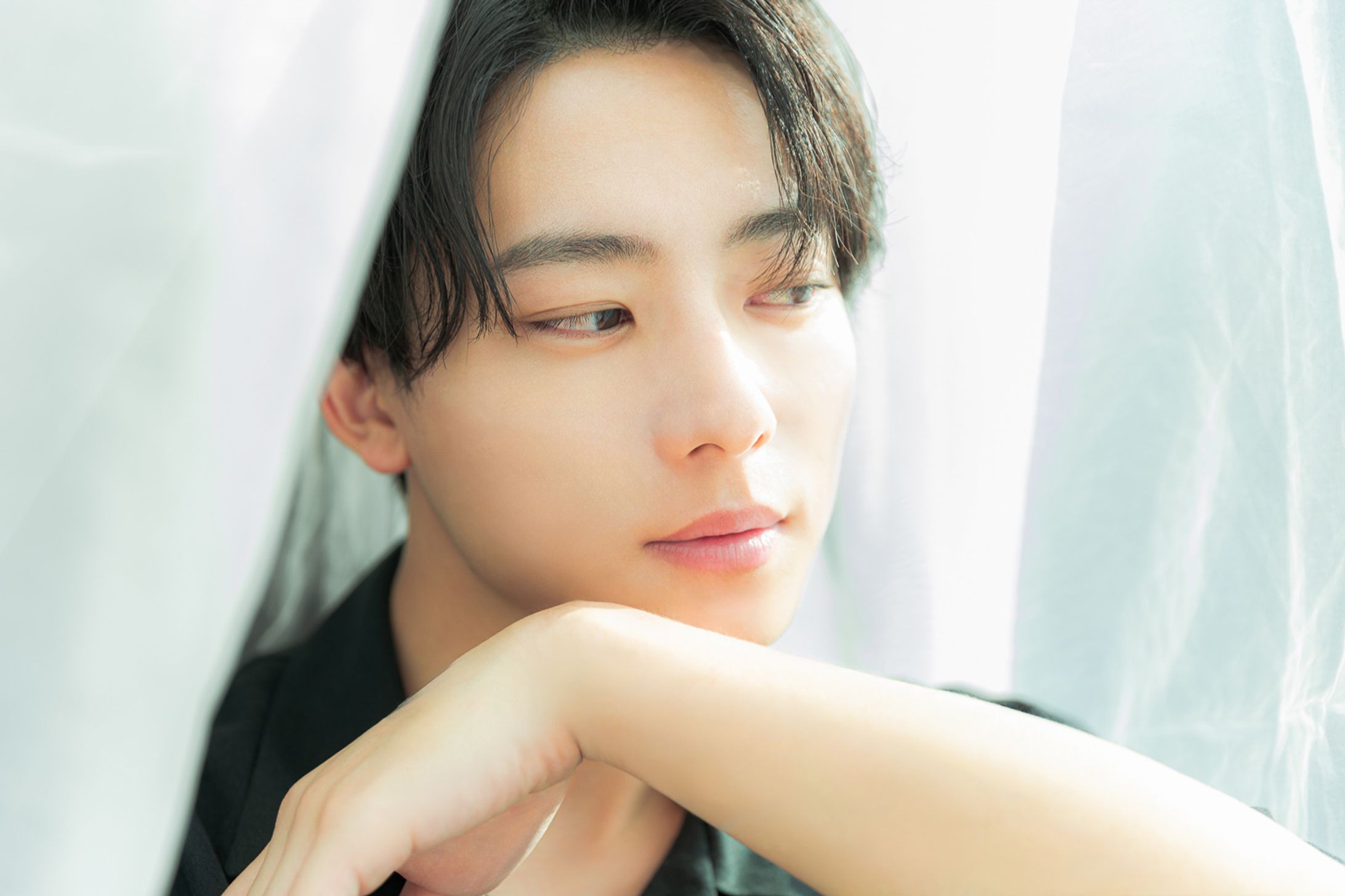 朝ドラ『虎に翼』に出演中の俳優・井上祐貴の素顔に迫る！「井上祐貴にやらせてみたいと思われるような俳優になりたい」＜Emo!注目のイットボーイ＞-1