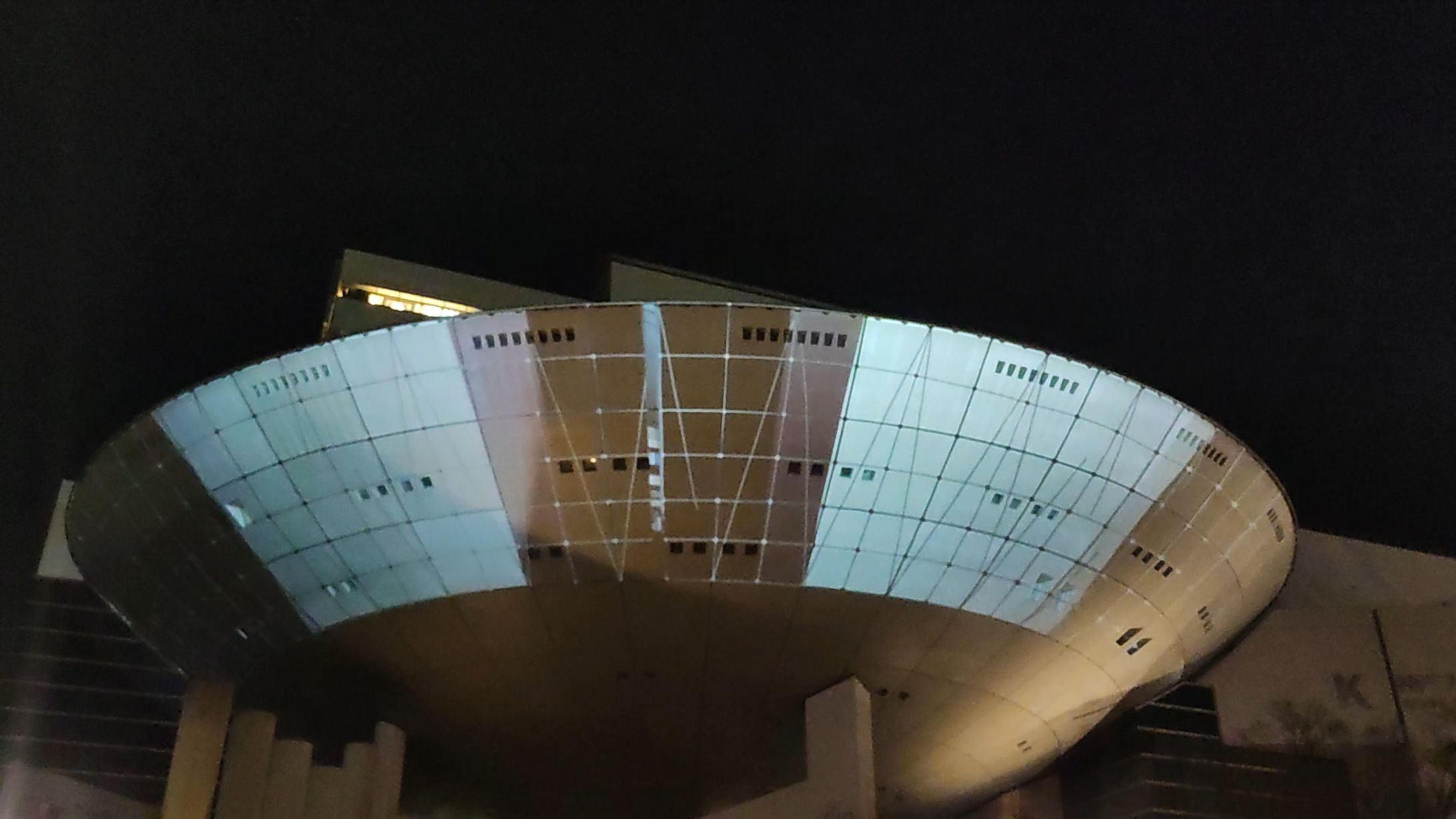 2025年度プロジェクションマッピング制作講座作品『高次元ゲート』-1