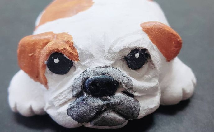 ぶるちゃん作りがはかどる🐶猫が来た🐈️そこ座る？😅
なんだかちょっとスランプ・・・(笑)💦頑張らなくちゃ❗️✊
#ブルドッグ#垂れ犬#あにまーるず#犬イベント#犬ハンドメイド#ぶちゃいぬ#粘土犬#寝そべり犬#手作り#犬#わんこ#わんすたぐらむ #いぬすたぐらむ#鼻ぺちゃ犬 #岡山ハンドメイド##犬マルシェ#動物イベント