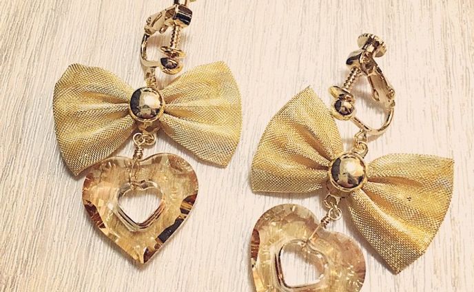 パーティから普段使いにも！
珍しいぷっくりタイプのスワロフスキーが可愛く揺れます！
お気に入りの作品です*\(^o^)/* 
私も結婚式の二次会に使用しました♡

#handmadeaccessory #ハンドメイド#アクセサリー
#スワロフスキー#パーツ
#earring
#オーダーお受け致します#オーダー
#yUu*