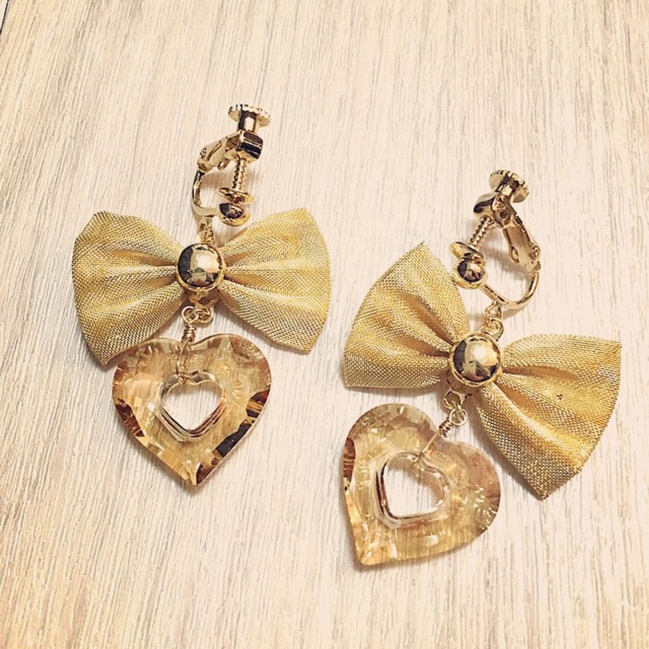 パーティから普段使いにも！
珍しいぷっくりタイプのスワロフスキーが可愛く揺れます！
お気に入りの作品です*\(^o^)/* 
私も結婚式の二次会に使用しました♡

#handmadeaccessory #ハンドメイド#アクセサリー
#スワロフスキー#パーツ
#earring
#オーダーお受け致します#オーダー
#yUu*-1