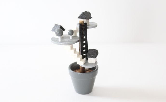 モノクロの町の鉢植え