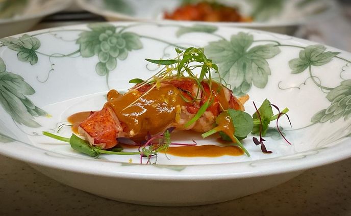 出張料理✨

オマール　燻製　アメリケーヌ　レモン　マイクロセルフィーユ　アマランサス

#記念日 
#出張シェフ 
#出張料理 
#出張料理人 
#prime_chef 
#うちシェフ 
#インスタ映え 
#美食倶楽部 
#うちchef 
#デリバリー 
#おうち時間 
#フレンチ 
#おうちレストラン