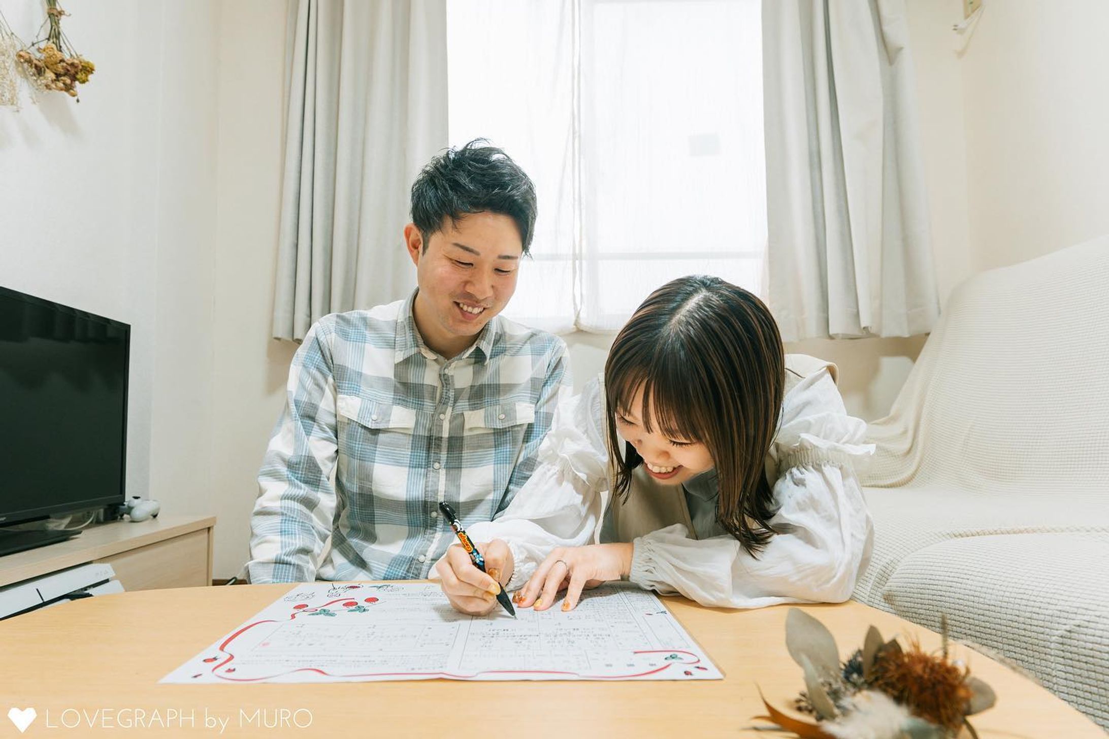 ご依頼や他のお写真はこちら❯❯❯ @muro_graph

『恋人やめました。家族はじめました。』

いつもと何も変わらないのに、この日から家族になるというなんだか不思議な感覚。

入籍フォトを撮影させていただきました。
ご入籍おめでとうございます💐

＝＝＝＝＝＝＝＝＝＝＝＝＝＝＝＝

関東を中心に出張カメラマンをしている
ムロ｜松室一馬です☺︎

お問い合わせ、ご予約は
@muro_graph のDM、またはプロフィールURLから✒︎

関東から全国、世界中に出張可能です✈︎
お問い合わせはお気軽にDMまで✉︎

＝＝＝＝＝＝＝＝＝＝＝＝＝＝＝＝

My tag：#最高のオモイデを最高のキロクで
*
*
*
#lovegraph #ラブグラフ #東京攝影師 #ウェディングフォト #フォトウェディング #フォトウェディング東京 #ウェディング前撮り #tokyophotographer #japanphotographer #日本攝影師 #日本摄影师 #tokyoportraitphotographer #街撮り #プレ花嫁準備 #プレ花嫁 #結婚式準備 #前撮り #ウェディングモニター #ウェディングカメラマン #プレ花嫁さんと繋がりたい #関東カメラマン #東京カメラマン #埼玉カメラマン #栃木カメラマン #千葉カメラマン #神奈川カメラマン #群馬カメラマン #茨城カメラマン #山梨カメラマン
*
*
*-1