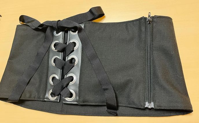 着物の面倒くさいことの１つに
『帯が結べない』もある？！
ファスナーなら簡単にできる。
自分でもこういうの作りたいと試作してもらった！
オリジナリティを出していこう✨

＃ファスナー帯
＃簡単着付け
＃着物好き
#kimono
#ロック着物
