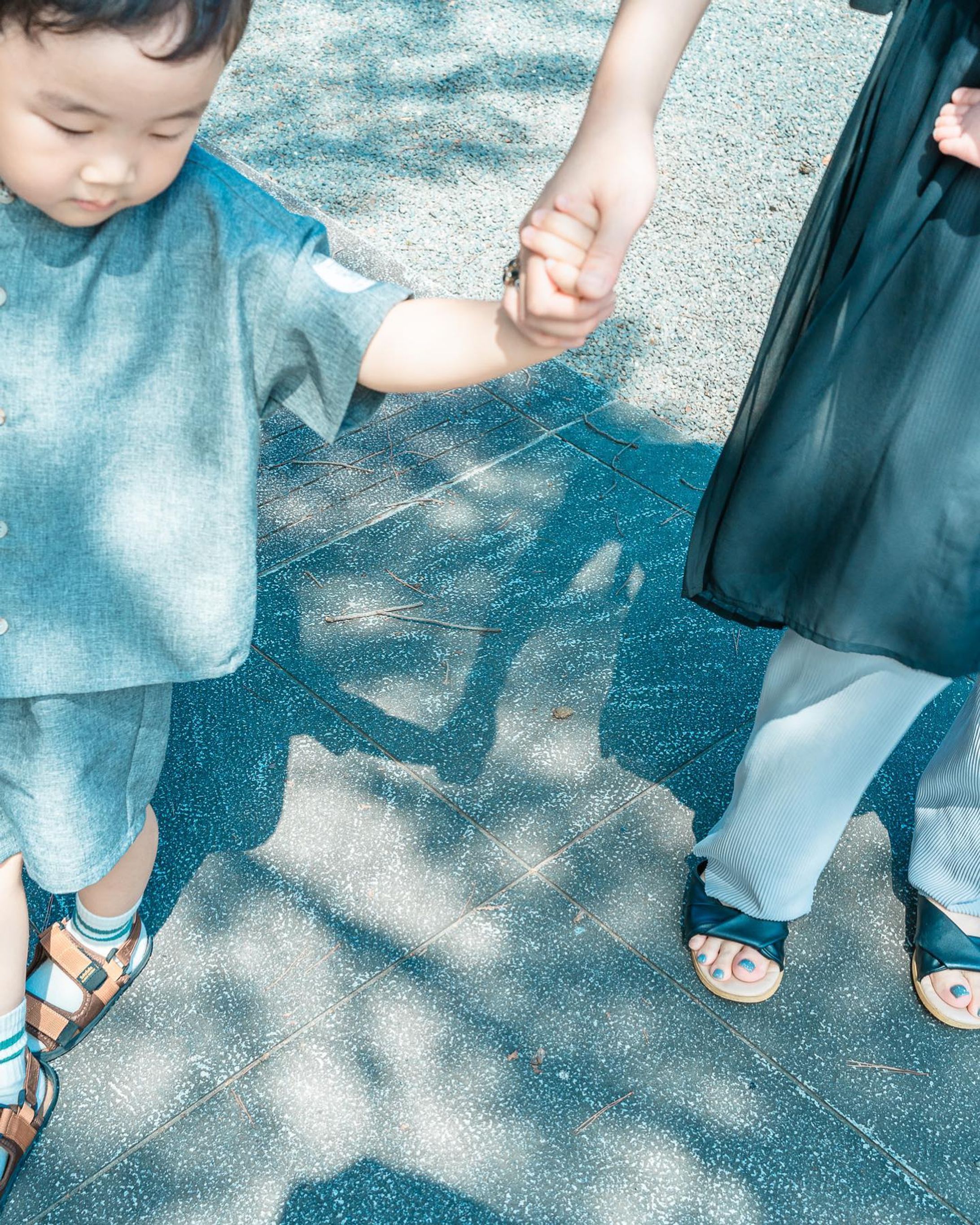 小さな手

いつかは大きくなる
今は小さな手

子供は一瞬、一瞬が宝物のようなもの
写真を撮っててもいい表情は
一瞬しかないけど、いい表情を
撮影できたら
めっちゃうれしい！

#rox_captures
#i_c_part_member
#pixlib_jp
#everyones_photo_club
#raw_japan
#art_of_japan_
#team_jp_
#lovers_nippon
#photo_jpn
#total_japan_member
#tokyocameraclub
#whim life
#japan_photo_hub
#bestphoto_japan
#colore_de_saison
#じゃびふる
#deaf_b_i_
#pt_memories
#children_jp
#ポトレ撮影隊
#jp_portrait部
#ポトレファン倶楽部
#jp_mood
#igersjp-1