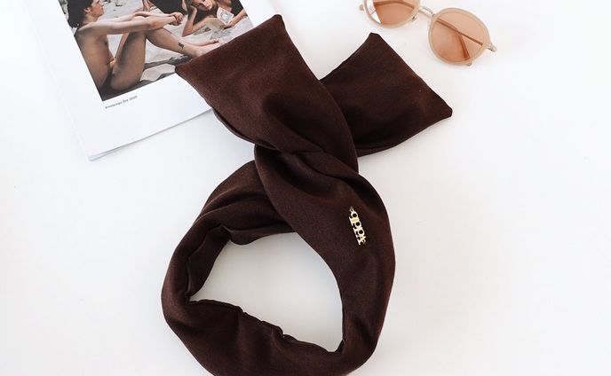 柔らか・滑らか
daily series🌿

巻きやすく、特に優しい巻き心地の
daily series。

シチュエーションを選ばず
巻いていただけるブラウンカラーも
使いやすい🤍

#身だしなみ  #キュッパ #着せ替えターバン #たーばん#キセカエワイヤーターバン#着せ替え #たーばん #ヘアバンド #ワイヤーターバン #湘南 #茅ヶ崎 #ターバンヘア #デニムリメイク #リメイクターバン #グリーンターバン #デニムターバン #小顔効果抜群 #小顔効果