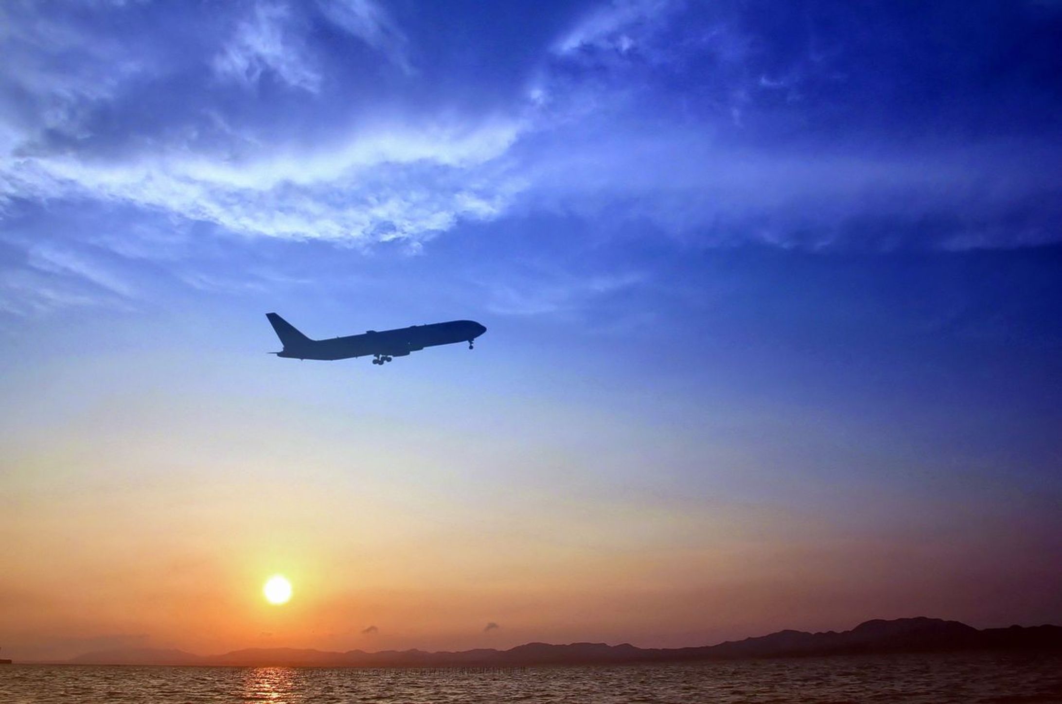 飛行機のCAの腕時計に、絶対に必要なアレ…それは何、その理由は？　命を守るため“プロフェッショナル”な理由があった-1