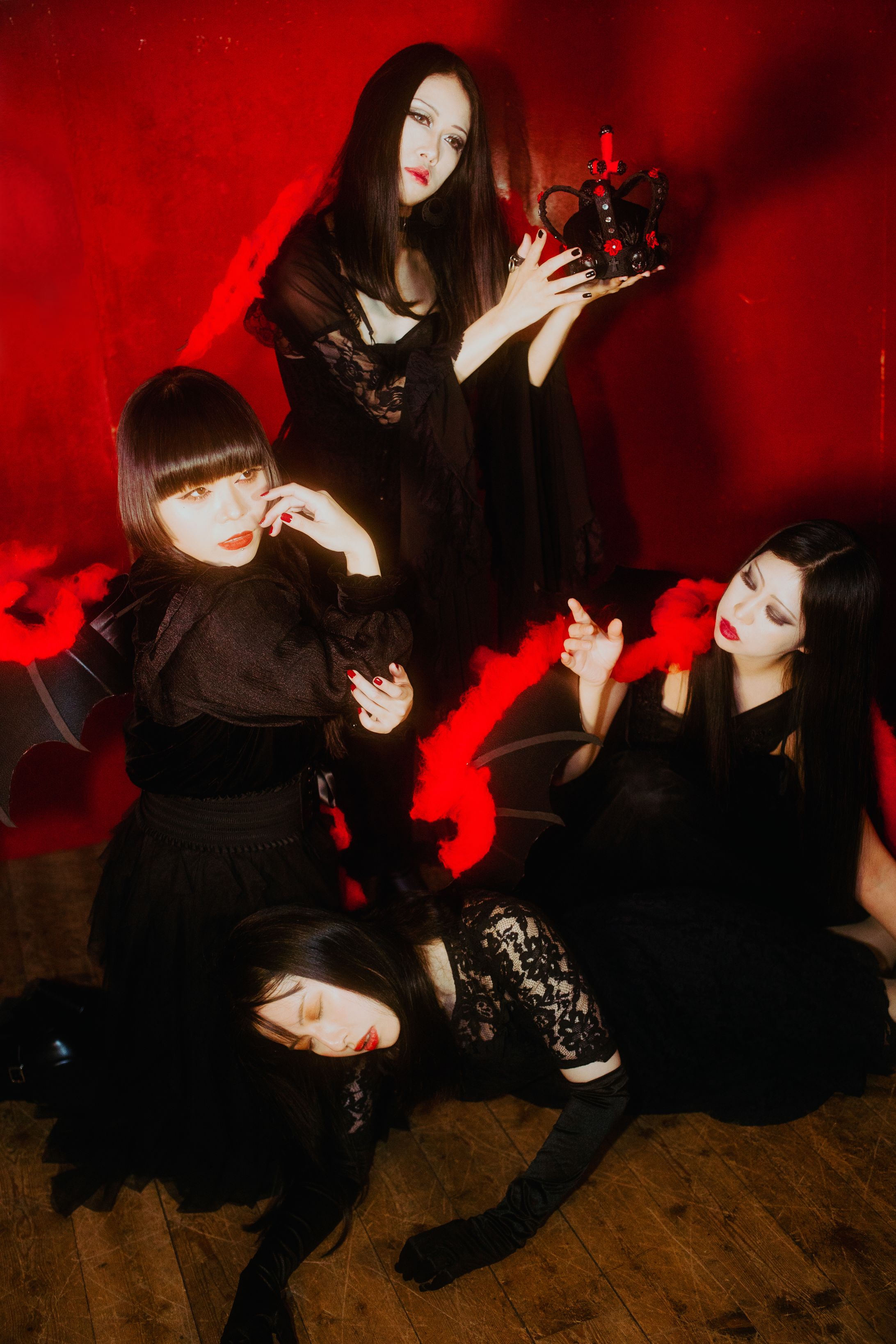 𝐁𝐋𝐎𝐎𝐃𝐘 𝐂𝐑𝐎𝐖𝐍-1