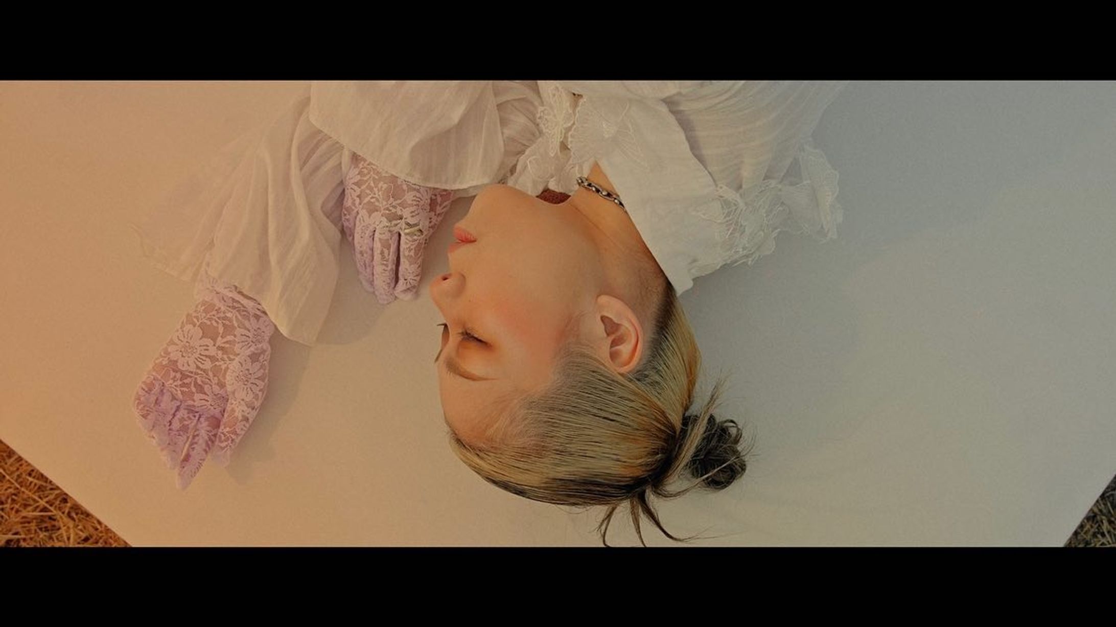 and you/YELL

@8yyyouell 

MVを監督しました。

Gaffer/Light : Tsubasa
Cam Assistant : Hibiki Sato
Hair : DADA

是非YouTubeにてご視聴ください。

https://youtu.be/DPF0a0R2dMc-1