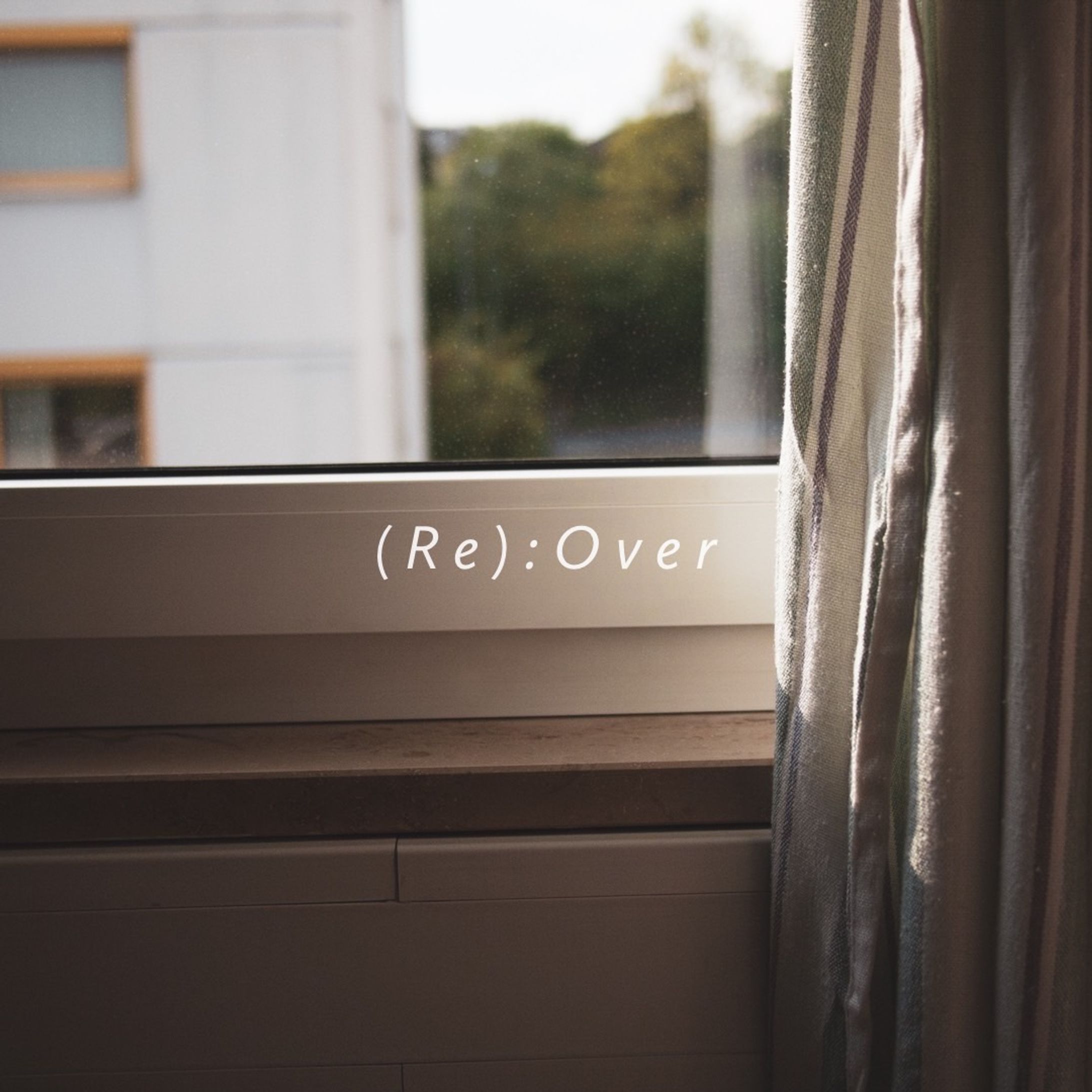INSIDE HER VEINS配信シングル「(Re):Over」-1